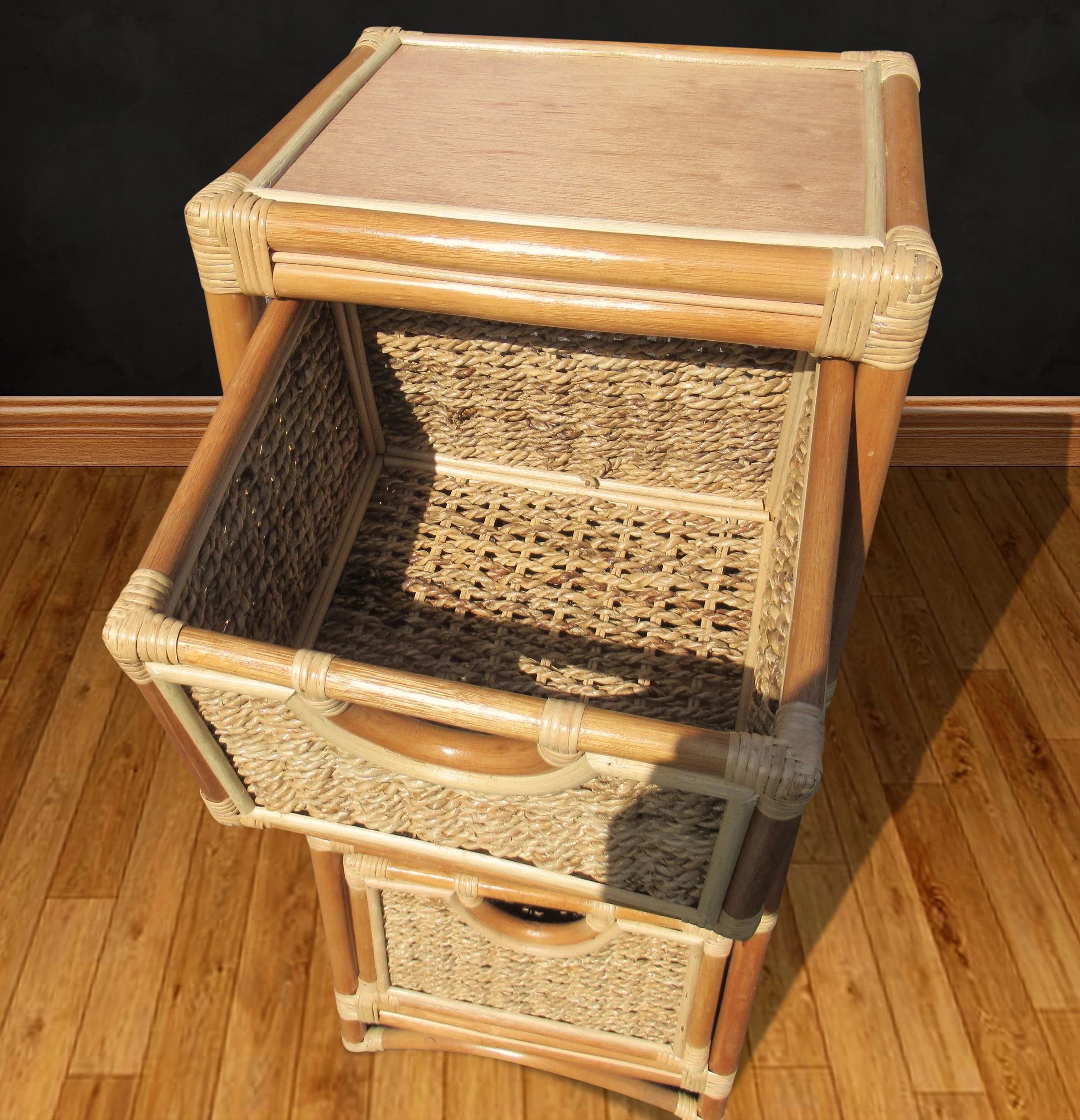 SI3D 05 BLACK WALL.JPG