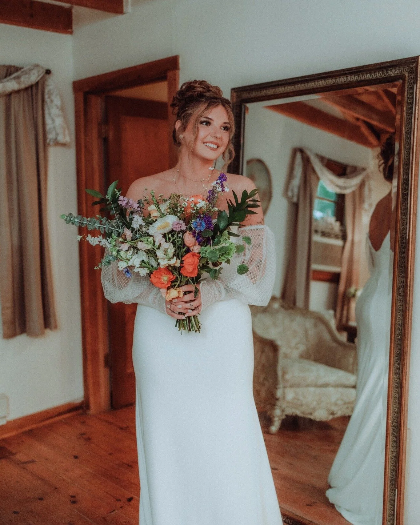 Find serenity the morning of your wedding with our on-site bridal suite, The Eagle Cabin. 🌲🏠✨ Everything from your morning coffee to your first look, we've got you covered... 

For more information, click the link in our bio to learn more. 

👰 @ha