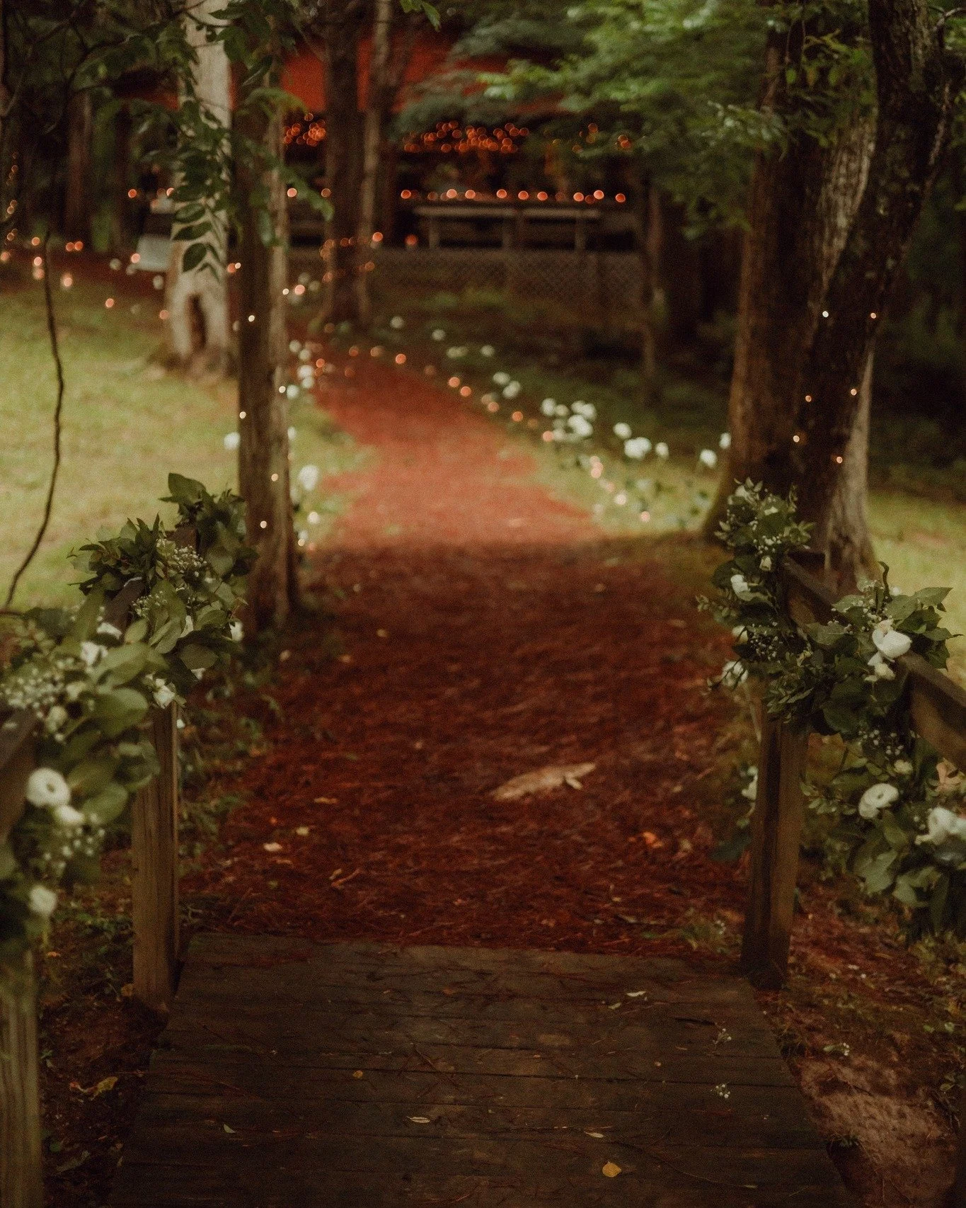 Here's the path towards your forever...💐💖

Whether you choose our outdoor shelter house or our indoor reception hall for your ceremony, an intimate woodland wedding is waiting for you.

📸 @pine_hills_media 

 #merryledges #kentuckywedding #soindia