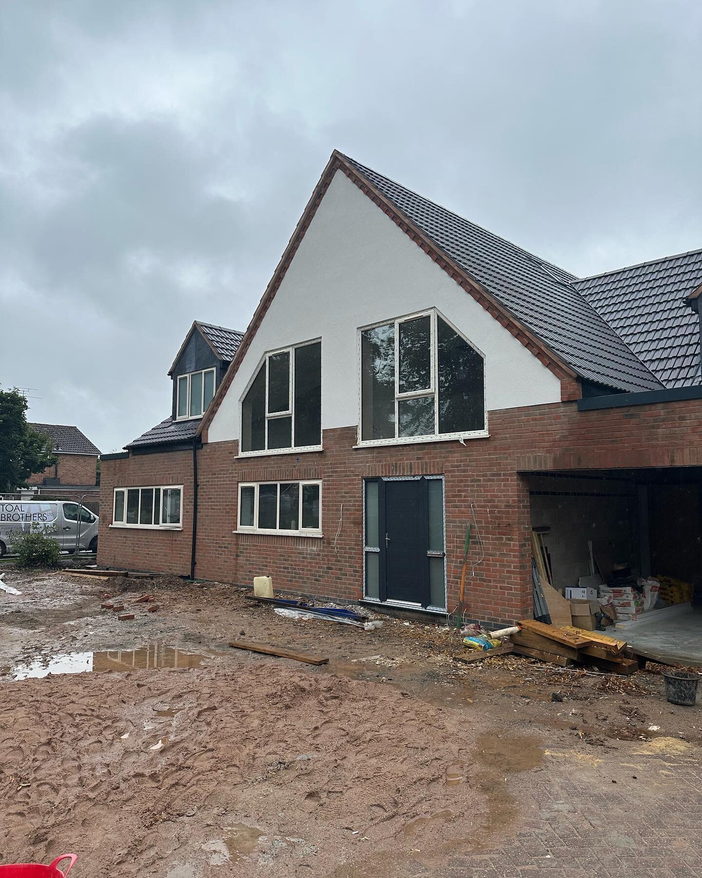 A few progress photos from a site visit this week. A complete transformation from 6 months ago 🏡 👷🏻&zwj;♂️ 

#planningpermission #houserenovation #architecture #homeextension