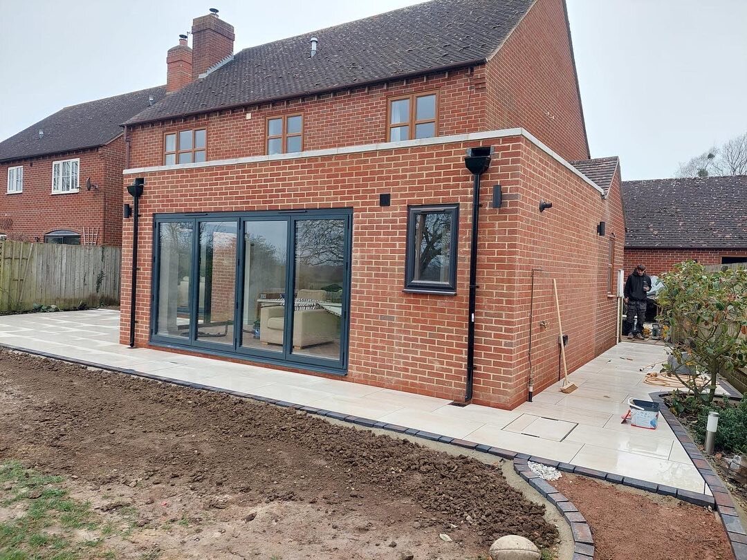 A single storey extension nearing completion replacing an existing conservatory 🏡 

#planningpermission #homeextension #gloucestershire #construction