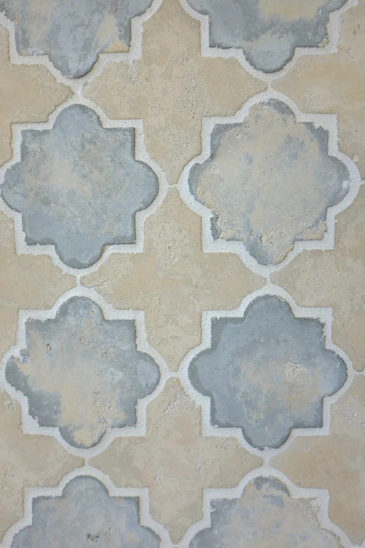 DMT 55 Arabesque Pattern Winslet Blend