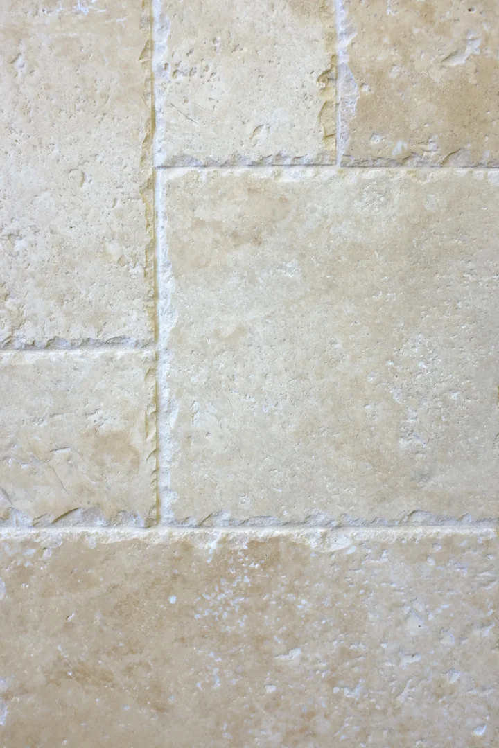 DMT 33 Tuscany Walnut Pattern Travertine (Brushed,Chipped Edge)