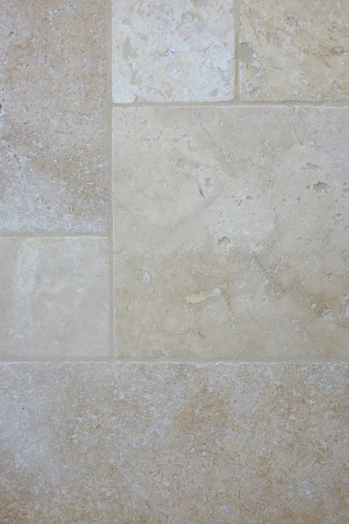 DMT 33 Tuscany Beige Versaille Pattern Travertine (Tumbled)
