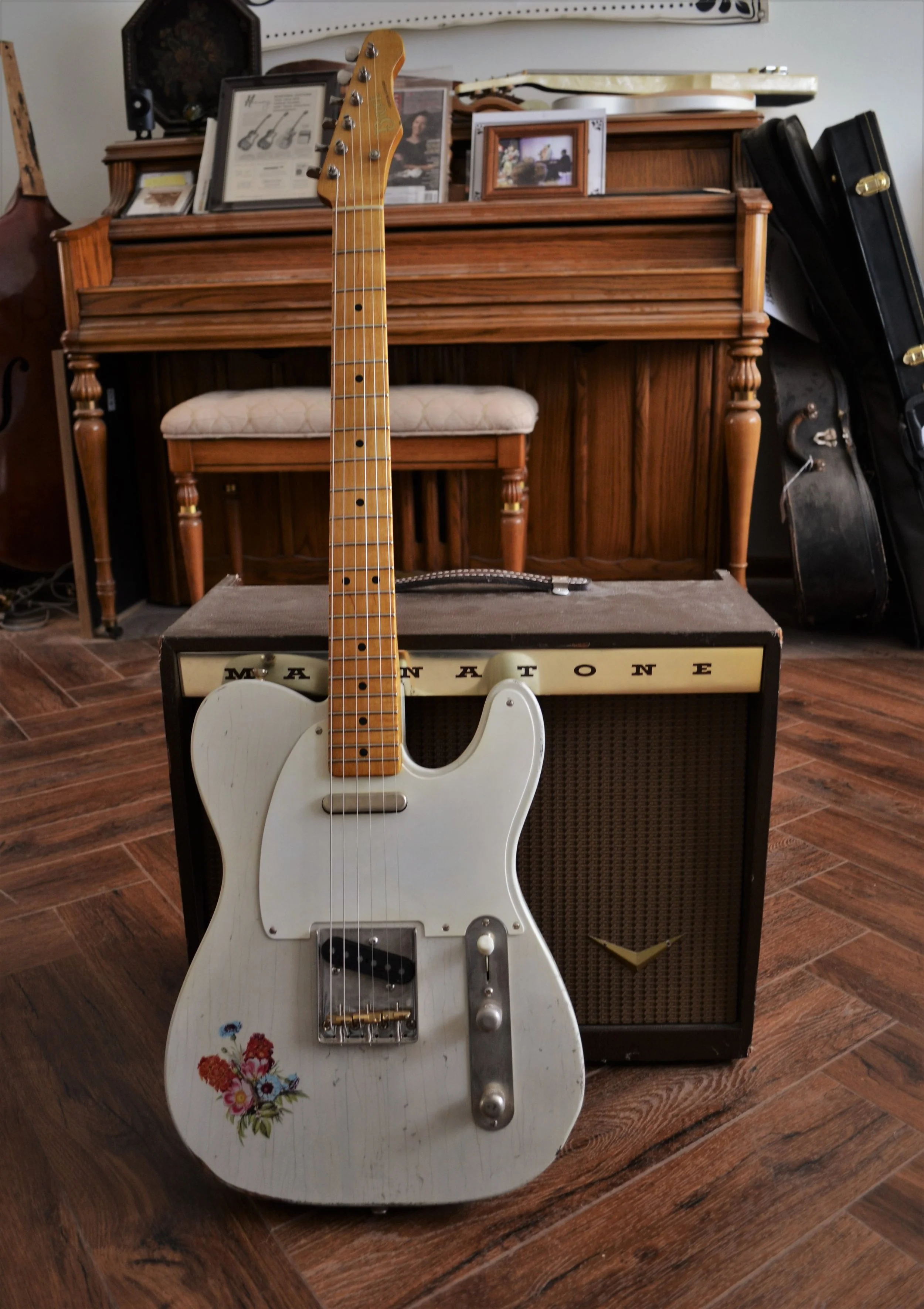 SOLD! - Custom T, aged vintage blonde , Lollar 52 Tele