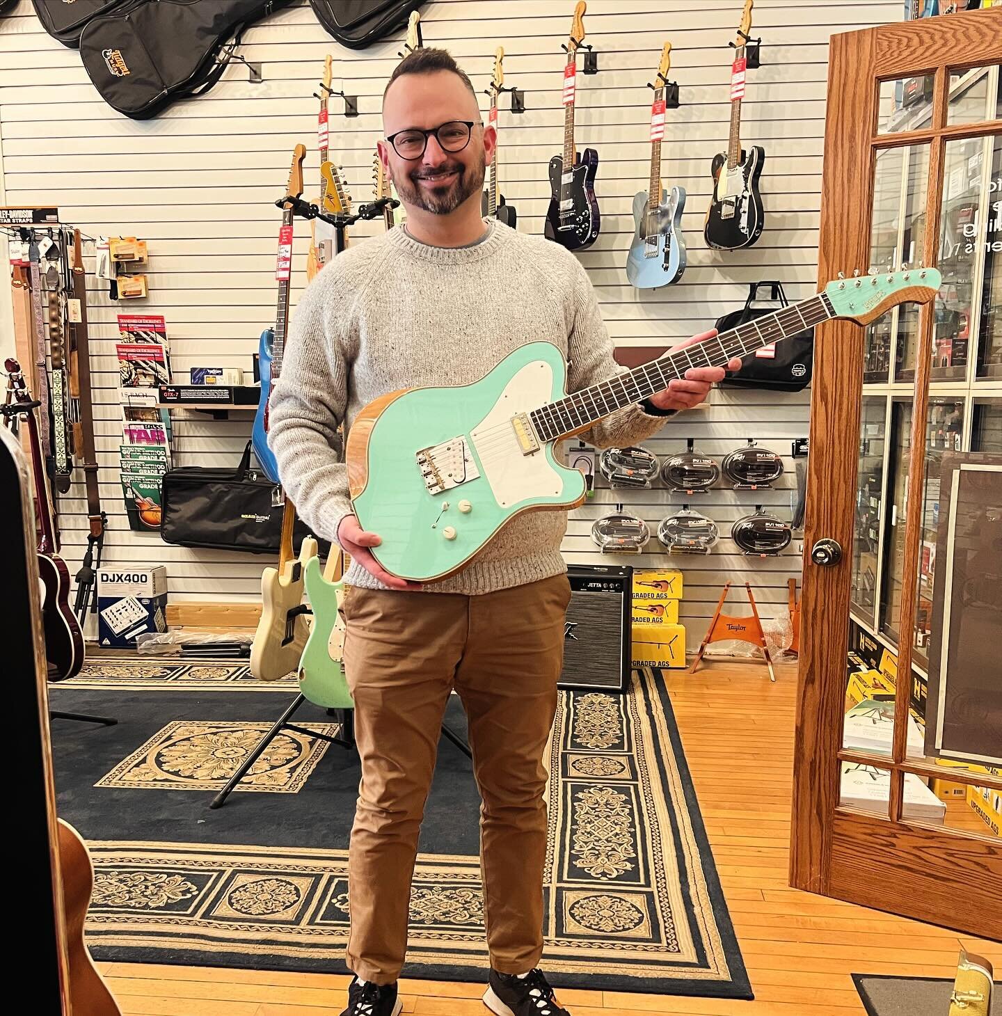 Proud new owner of a Bruce Guitar!
-
@davidpotterrealtor took this surf green Ellary home today, it is SO fun to see my guitars end up in the hands of such amazing people like David.  That guitar is well deserved, David ❤️
-
Thank you also @lidgettmu