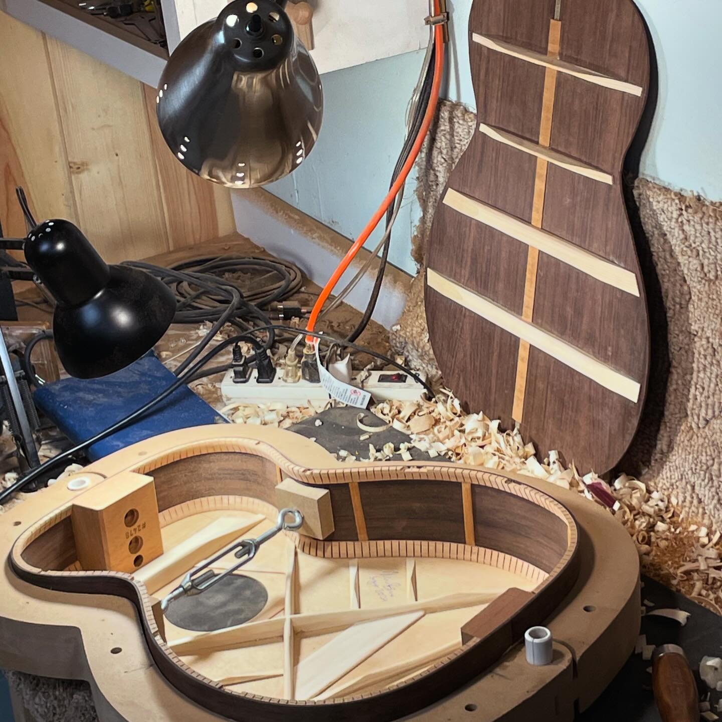 Baked Adirondack + Madagascar RW
-
Hot hide glue, scalloped Adirondack bracing, made with love.  This OM build will be coming along to Chicago for the @fretboardsummit I think it&rsquo;ll just make the finish line at this point 🤞🏻
-
@fretboardjourn