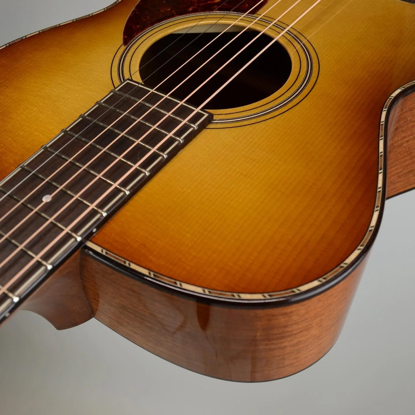 0-18sba custom
-
Lovely sunburst, marquetry purfling, bound peghead and fingerboard, she&rsquo;s a beauty.  built with hot hide glue &amp; scalloped Adirondack bracing - this 0 sounds really good too.  1 3/4&rdquo; nut width, satin on the neck, gloss