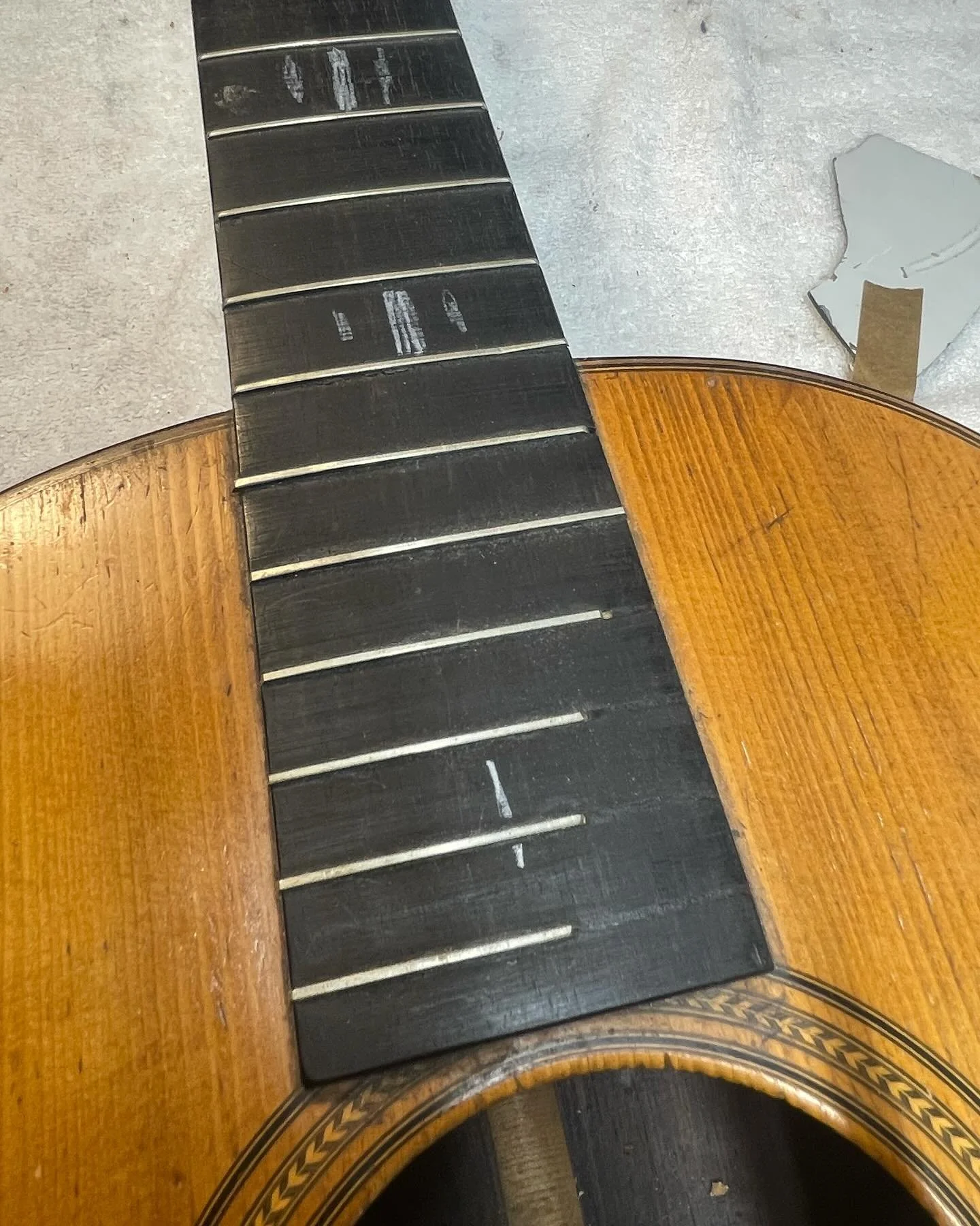 An interesting modification on this 1870s Martin
-
It seems like someone wanted the look of a Stauffer style extension where the frets taper off&hellip; but they did it in the wrong direction 😂
-
I will be doing a full refret on this guitar, and so 