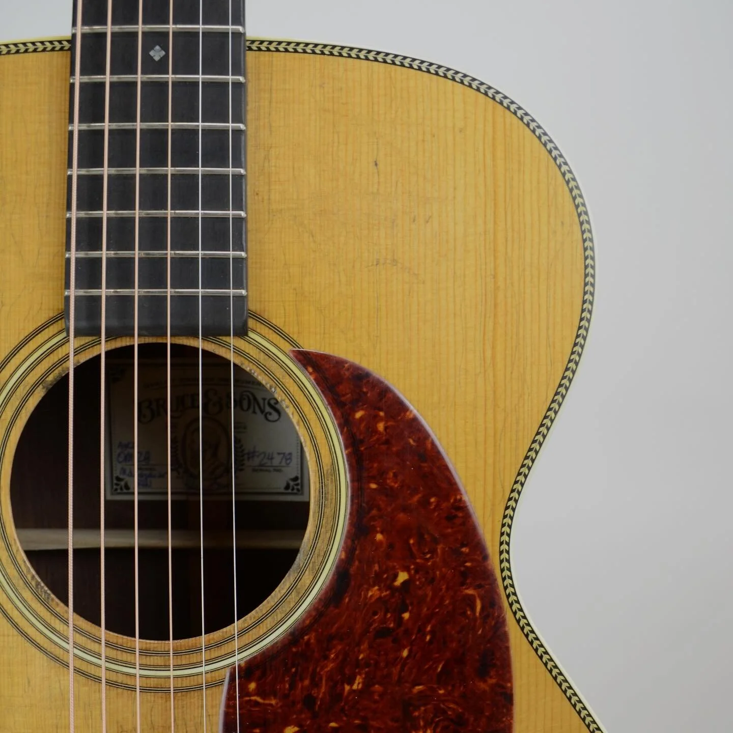 OM-28 vintage style, aged nitro lacquer, hot hide glue, baked adi over madi
-
Torrefied Adirondack top, Madagascar rosewood back and sides, hot hide glue construction, scalloped Adirondack bracing, 1 3/4&rdquo; nut and thru cut saddle with 2 3/16&rdq