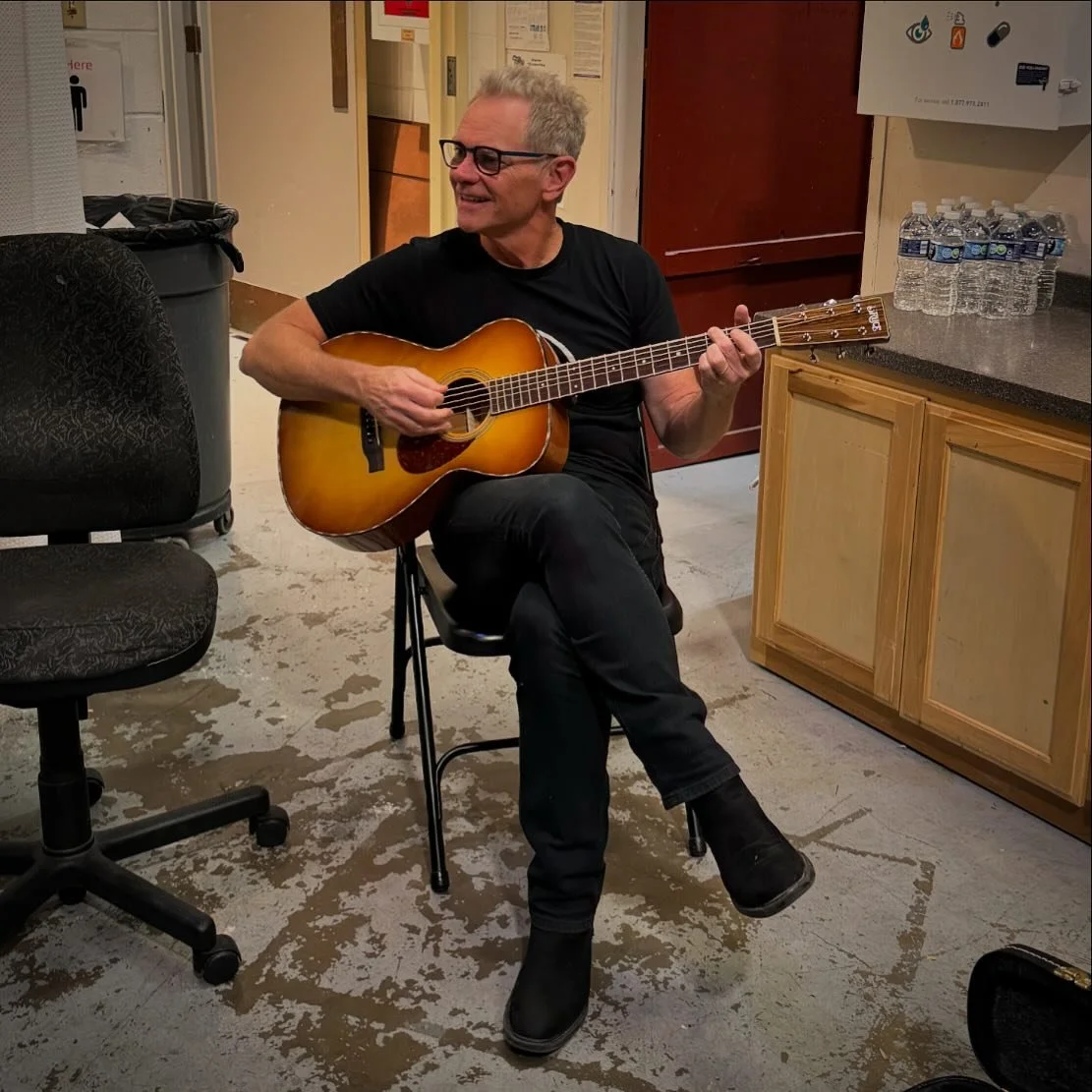 Very honored to see @stevencurtischapman play one of my guitars. ❤️
-
I may or may not have illegally pirated the album &ldquo;signs of life&rdquo; in 1998... sorry, Steven.  The acoustic guitar on the song &ldquo;lord of the dance&rdquo; is still on