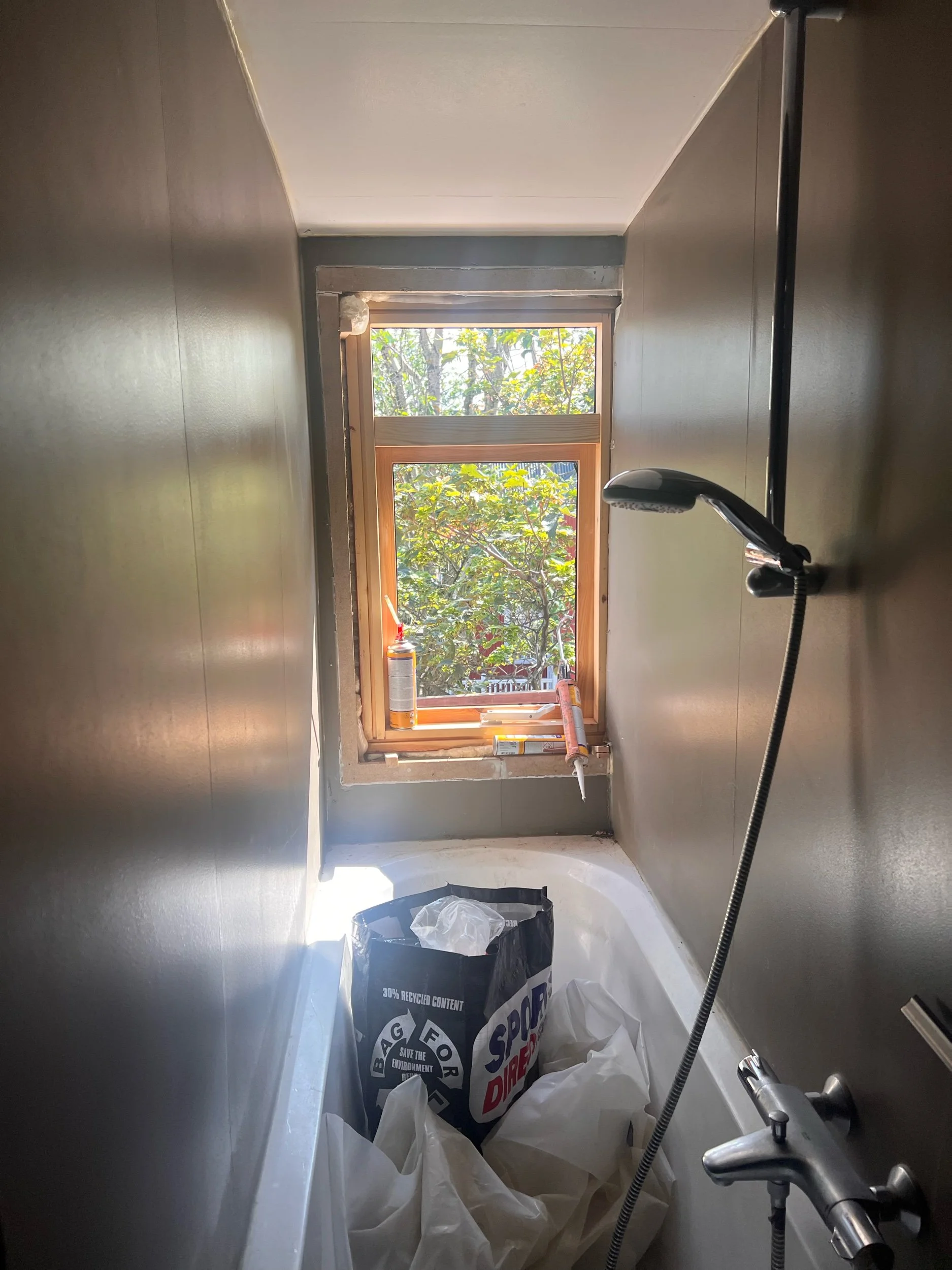 Draga sængina upp fyrir haus 