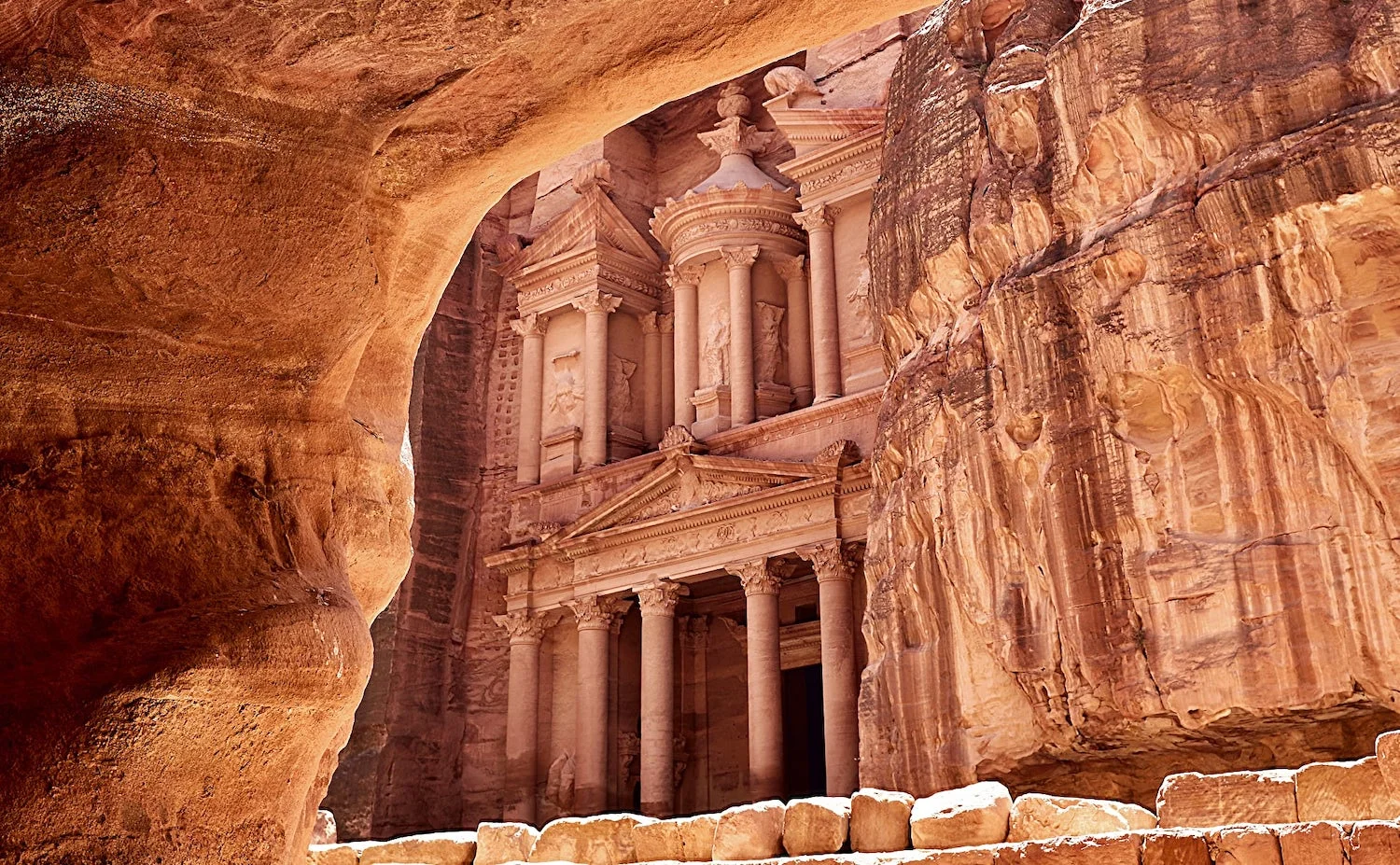 Le civiltà si abbracciano quando soffia il vento, Petra, Giordania