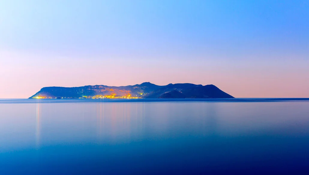 Lasciando l’isola di Casterollorizo nel tramonto