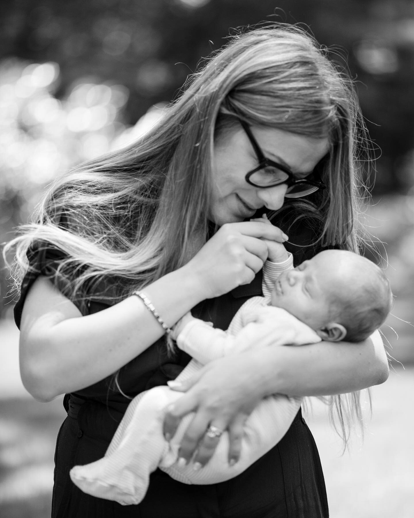 &ldquo;Of all the things my hands have held, the best by far is you.&rdquo;👩🏼&zwj;🍼💙
&bull;
&bull;
&bull;
&bull;
#jeanhodgensphotography #hamptonsphotographer #hamptonsfamily #familyphotography #clickinmoms #clickmagazine #newborn #newbornphotogr