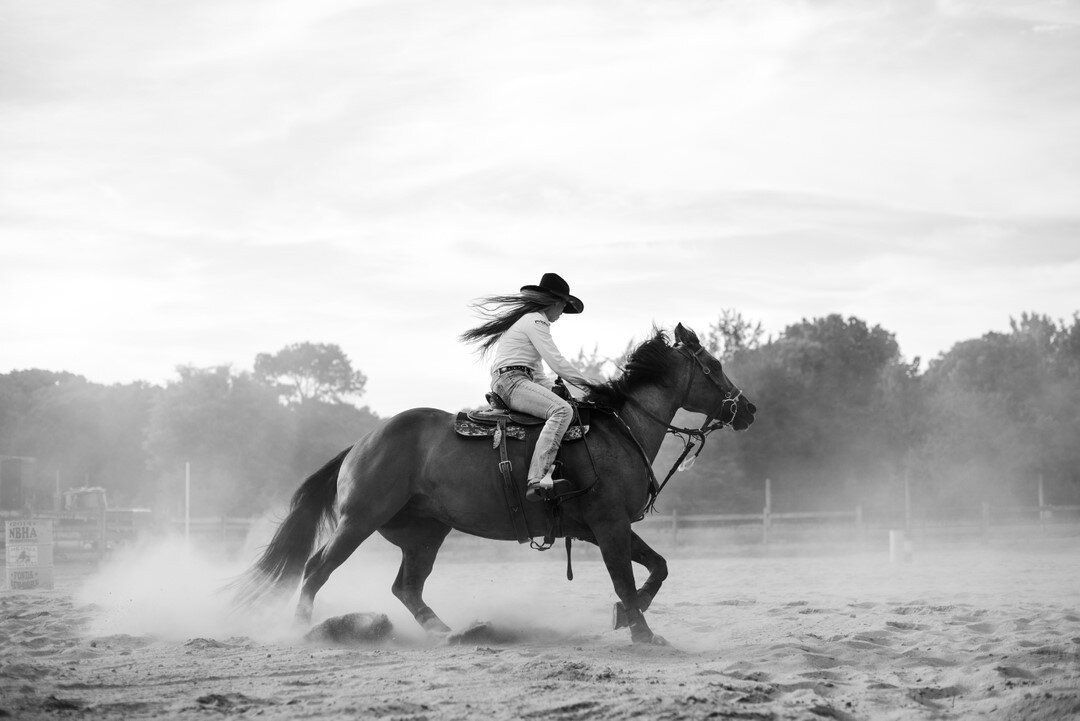 &ldquo;I figure, if a girl wants to be a legend, she should go ahead and be one.&rdquo; -Calamity Jane⠀⠀⠀⠀⠀⠀⠀⠀⠀
&bull;⠀⠀⠀⠀⠀⠀⠀⠀⠀
Major bad-ass, cowgirl vibes from Michelle with her girl Frenchy. Can&rsquo;t wait to see what these two accomplish in the