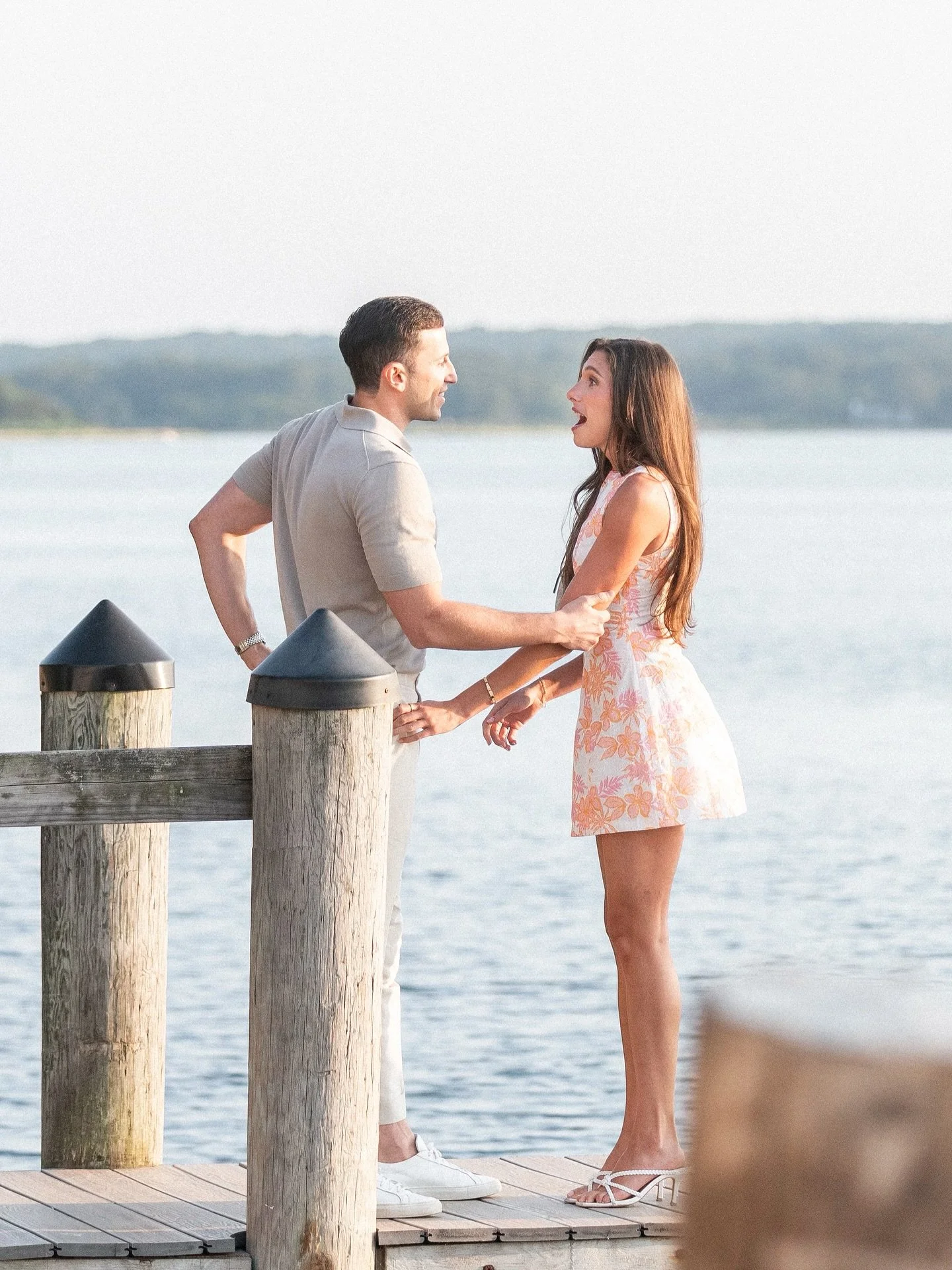 When she&rsquo;s totally caught by surprise, you know you planned a great proposal 🥳💍💕🥹🥂
&bull;
&bull;
#jeanhodgensphotography #hamptons #engagement #proposal #hamptonswedding #beachwedding #montauk #gurneysmontauk #hamptonsphotographer #hampton