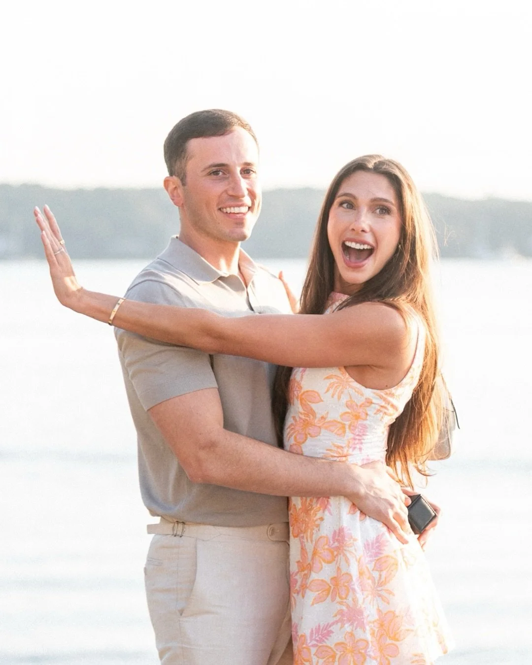 When a proposal becomes a family affair 😂🥳🥰
I loved that Dylan and Elena&rsquo;s families were at Si Si to celebrate their engagement right as it happened! All the laughter and love on the dock was completely overwhelming, I can only imagine how m