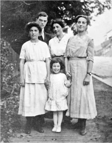 Thornton Wilder pictured with his mother Isabella and his sisters Isabel, Charlotte and Janet in Berkeley, California in 1914 or 1915.