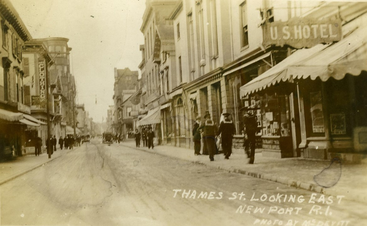 Thames Street looking north from Pelham Street. Although a little earlier (c. 190x), the city retained this view until the 1970’s. Note the clock face on the right-hand side of the photo, 6 buildings up.