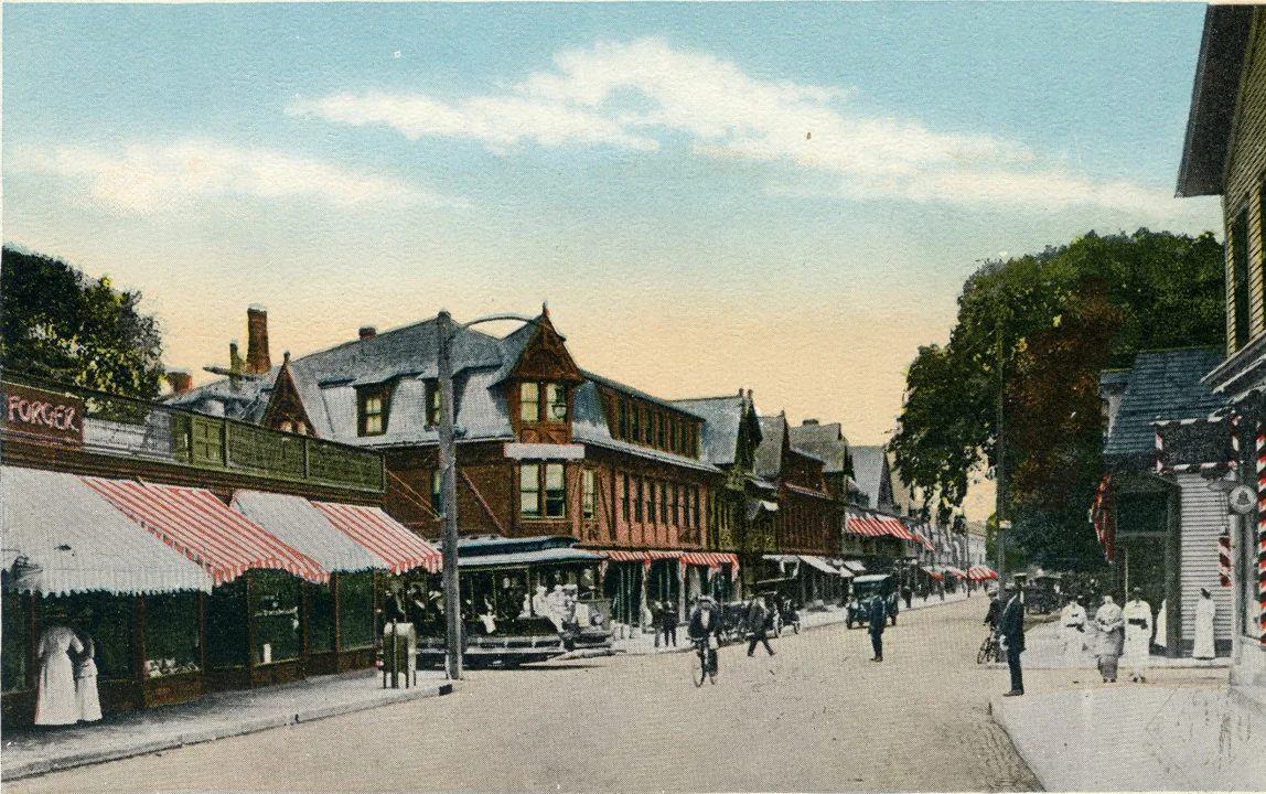 Bellevue Avenue looking south from just north of Bath Road (now Memorial Boulevard). The left side of the street, just beyond the trolley coming from the beach still looks the same.