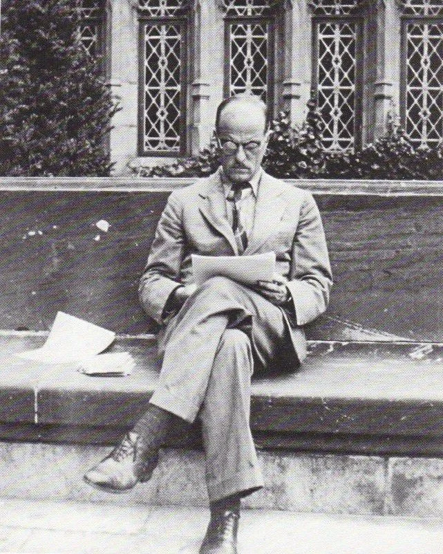 In the fall of 1930, it was #backtoschool for Wilder as he began teaching @uchicago 
 
&ldquo;Love my classes&hellip; and they&rsquo;re sprouting that affectionate contempt for me which is the attitude I ask,&rdquo; he wrote to his mother.

Pictured 