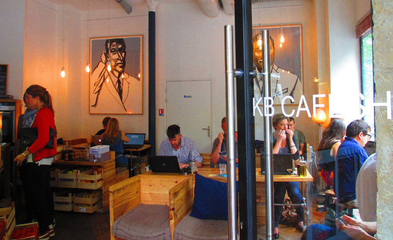 Adresse : 62 rue des Martyrs & 53 avenue Trudaine, Paris 9e