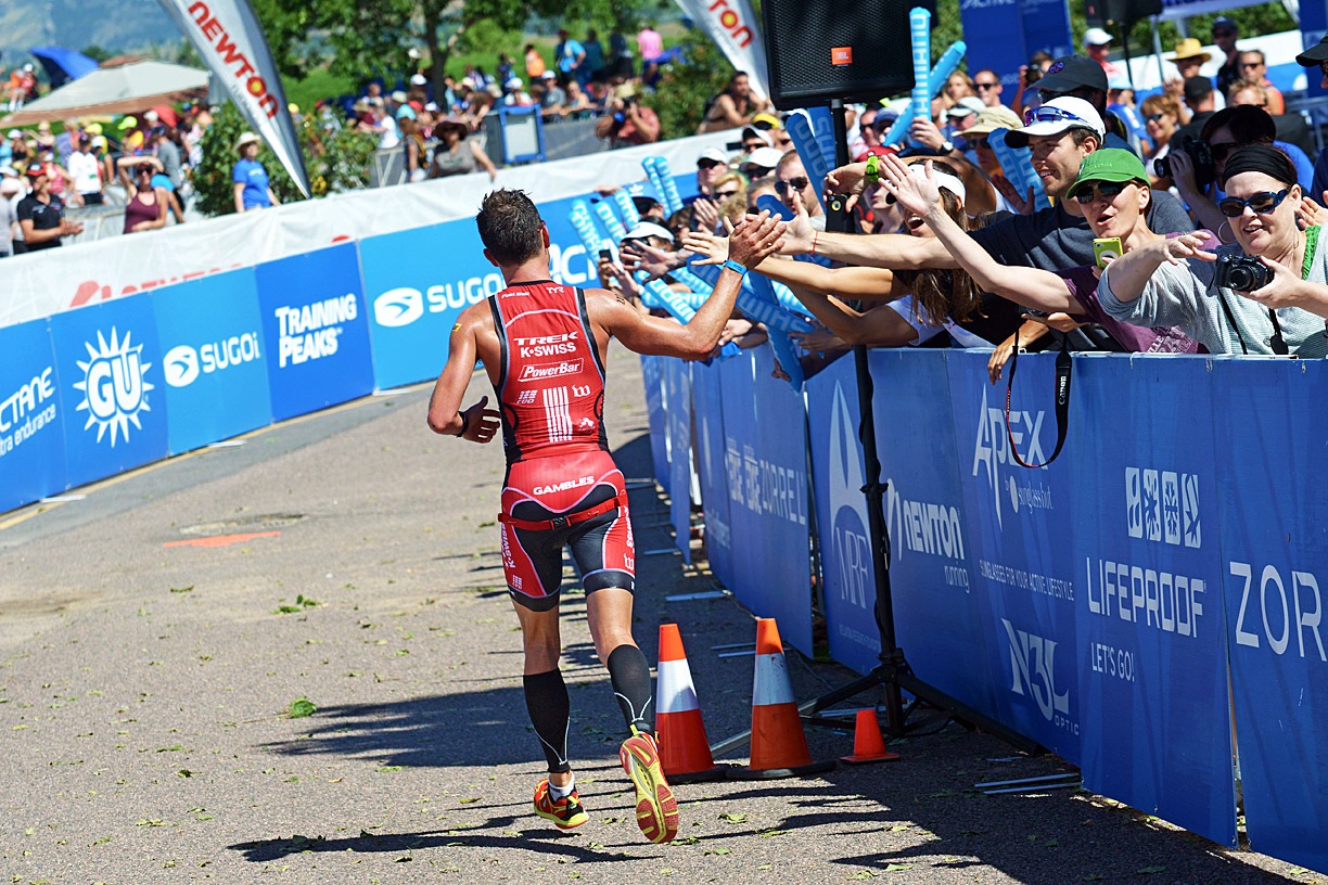 72 dpi Joe Gambles high fives finish chute DSC_9181.jpg