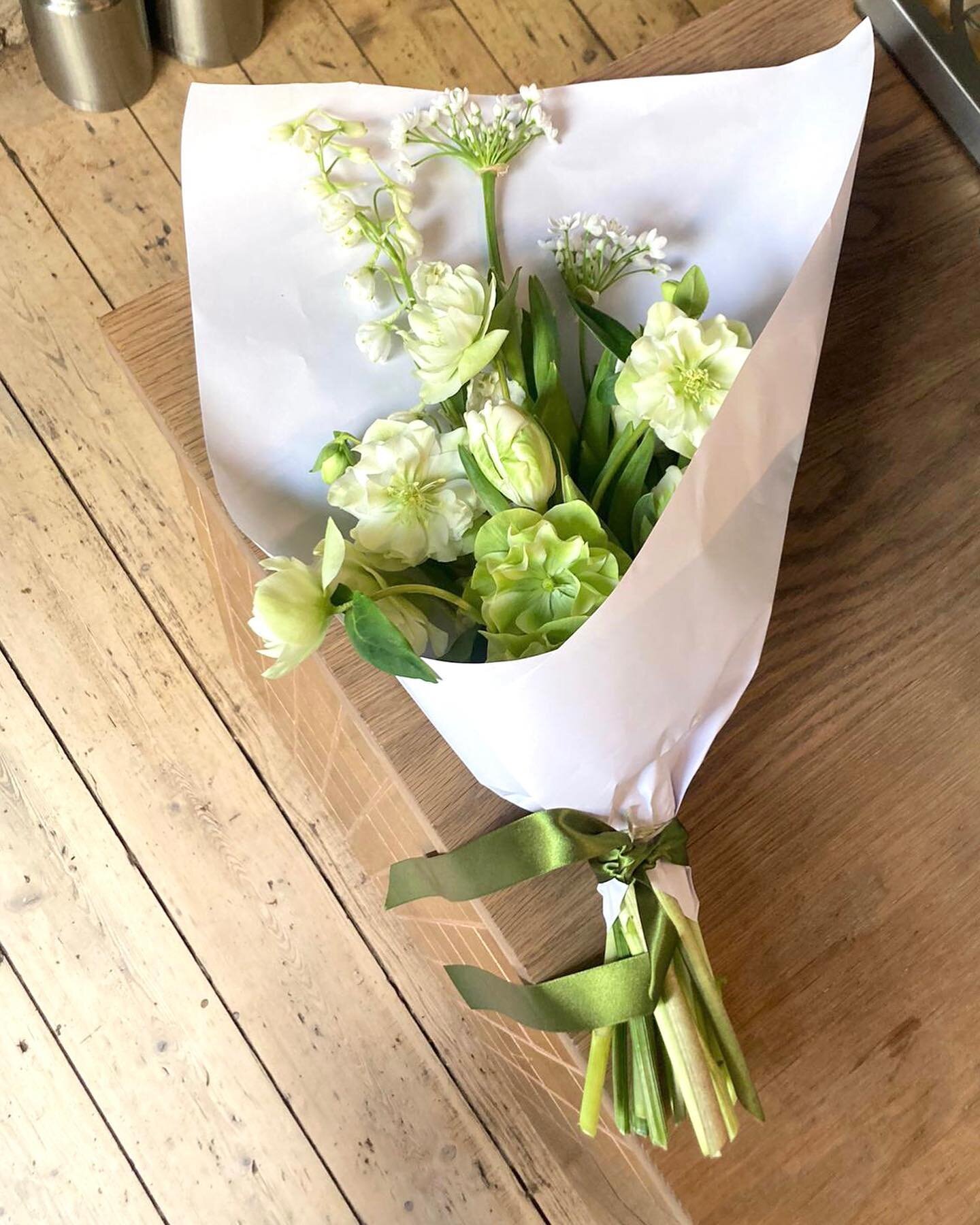 Flowers for all our motherly types x

For Mother&rsquo;s Day we&rsquo;ve teamed up with incredible florist @mahandrumakes to bring you a limited number of bouquets for collection at the shop next weekend. 

&pound;35 per bunch. DM to reserve by Wed 1