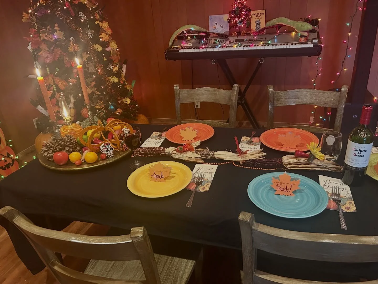 What a beautiful Thanksgiving here in Nashville with our dearest friends and chosen family, @thejakeclayton and @robdanielsgtr. The lovely table, special decorations, delicious food, good vibes, and company&hellip; absolutely magical! Our hearts (and