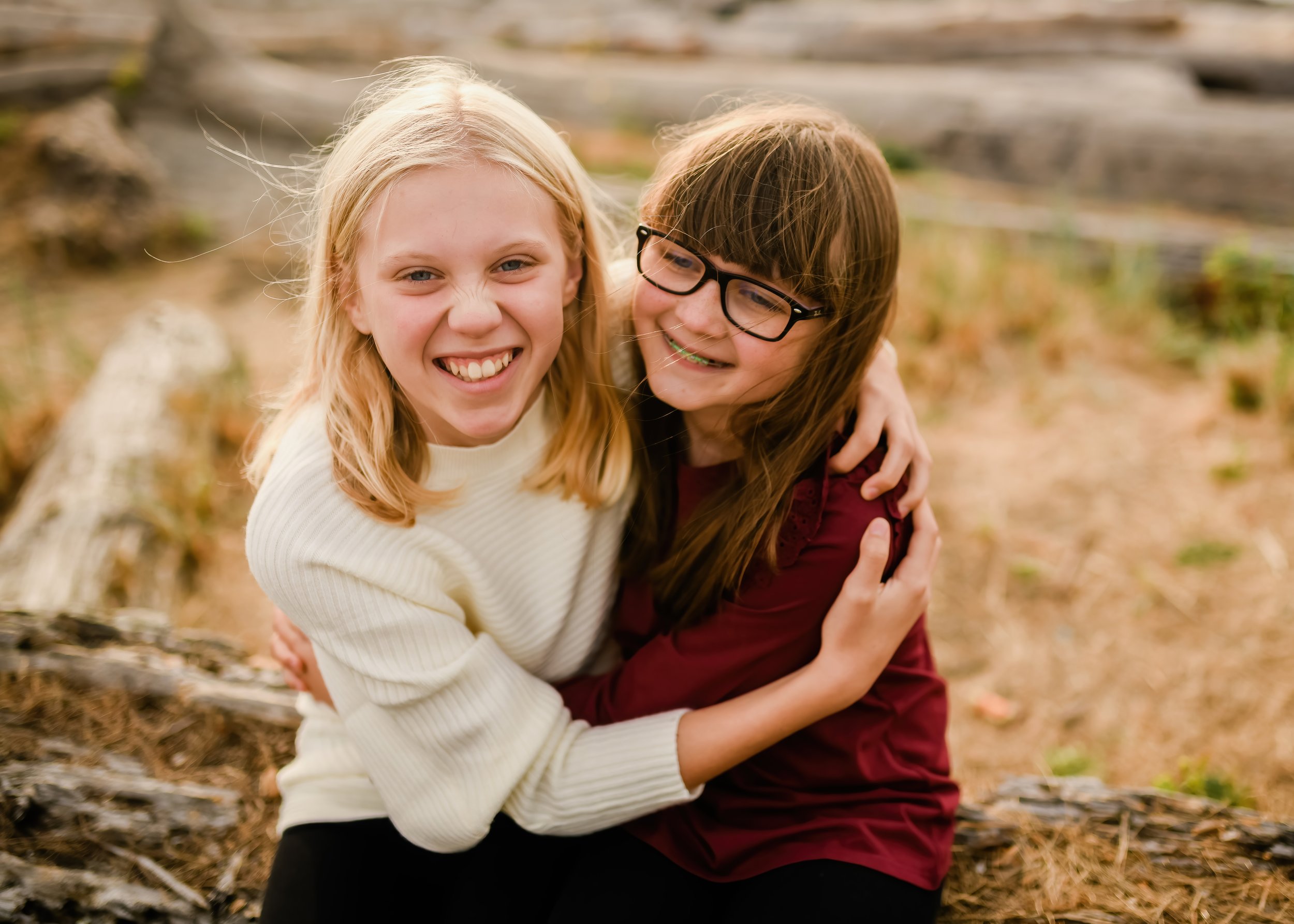 connected-sister-portrait-seattle-family-photographer.jpg