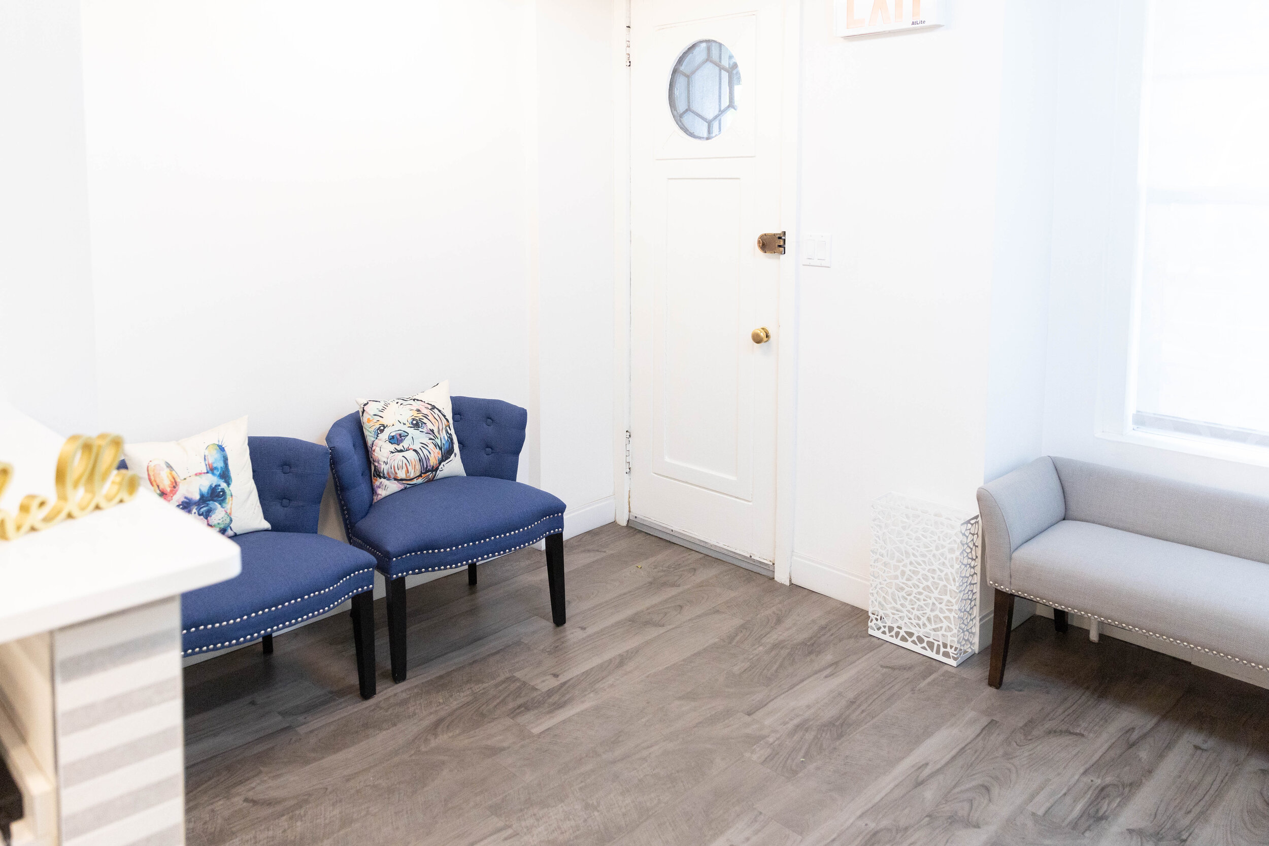Make yourself comfortable in our patient lounge