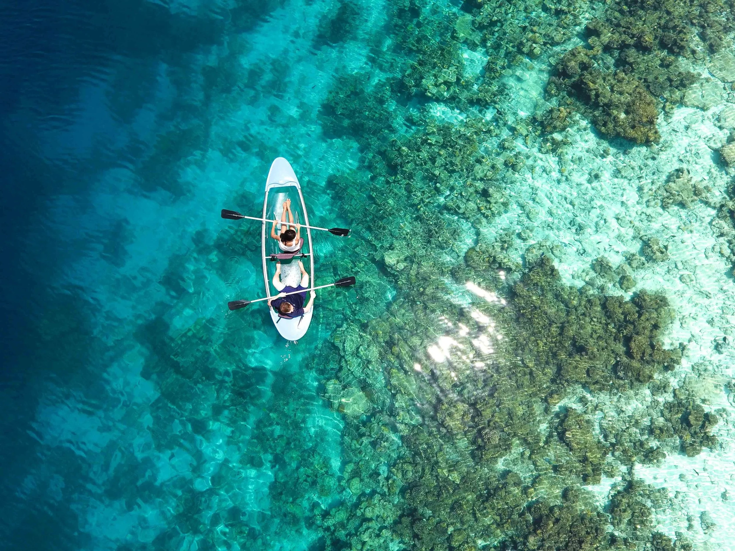 aerial-shot-bird-s-eye-view-boat-1320684.jpg