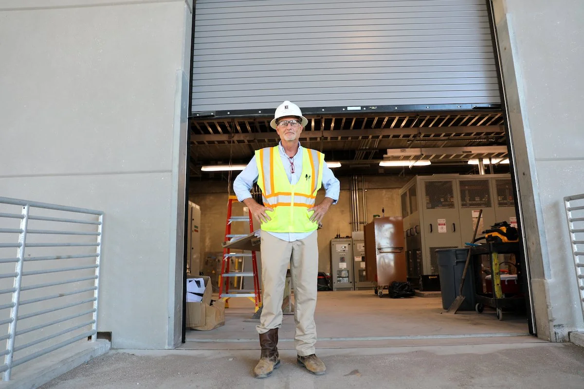    This Guy Makes Six Figures as an Electrician — No College Degree Required   Danny Elmore, a field superintendent from Cleveland Electric, skipped college to become an electrician. He now makes 6 figures working in construction. 