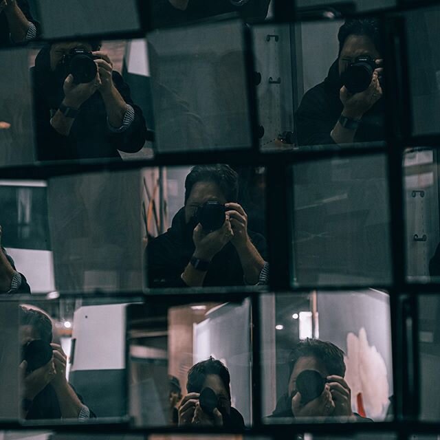 11 of ?... again with the #selfportrait Spent a week in Boston back in 2019, and it was freezing. I decided to brave it anyway without spending $1000 on a coat... mildly regretted it on my 31 degree walk from @mo_boston to @museumofscience, but it wa