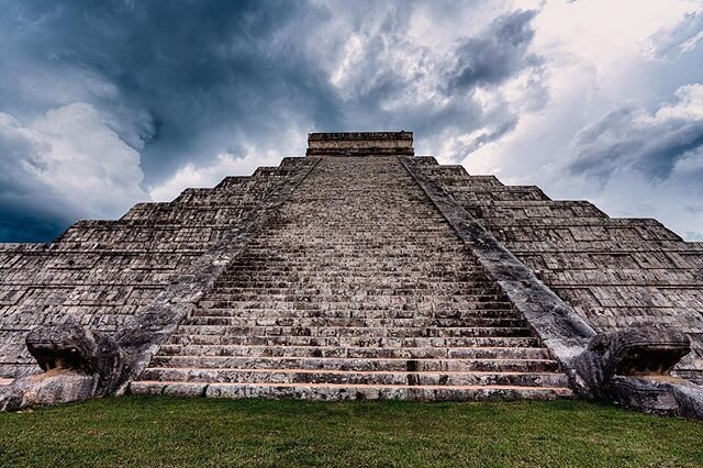 Flashback to #chichenitza 2019. I guess all that 👏🏻 finally brought the rain, because it sure did start pouring a few minute later. Thanks for the umbrella @cancunpassion haha. .
.
#travelphotography #cancunmexico #cancun #chichenitza #chichenitzap
