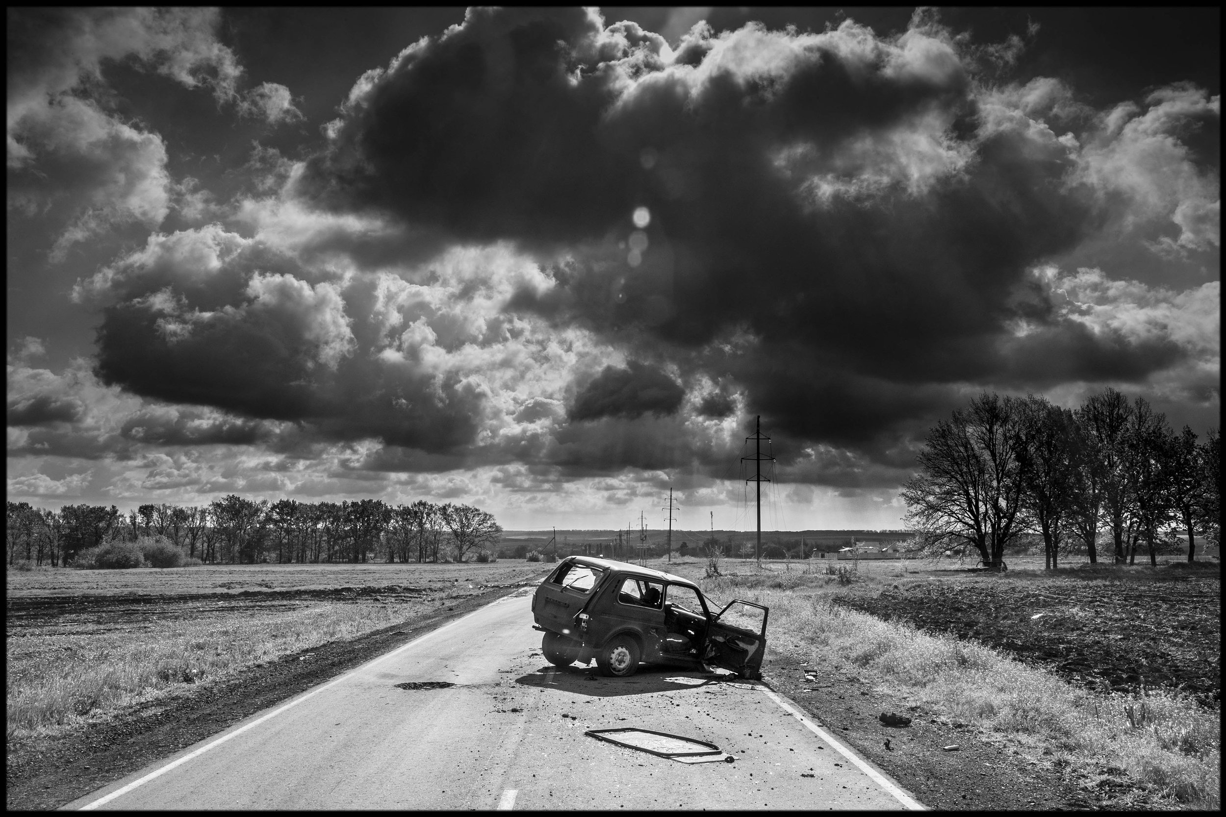 14.UKRAINE_THE ROAD TO VIKHIVKA.jpg