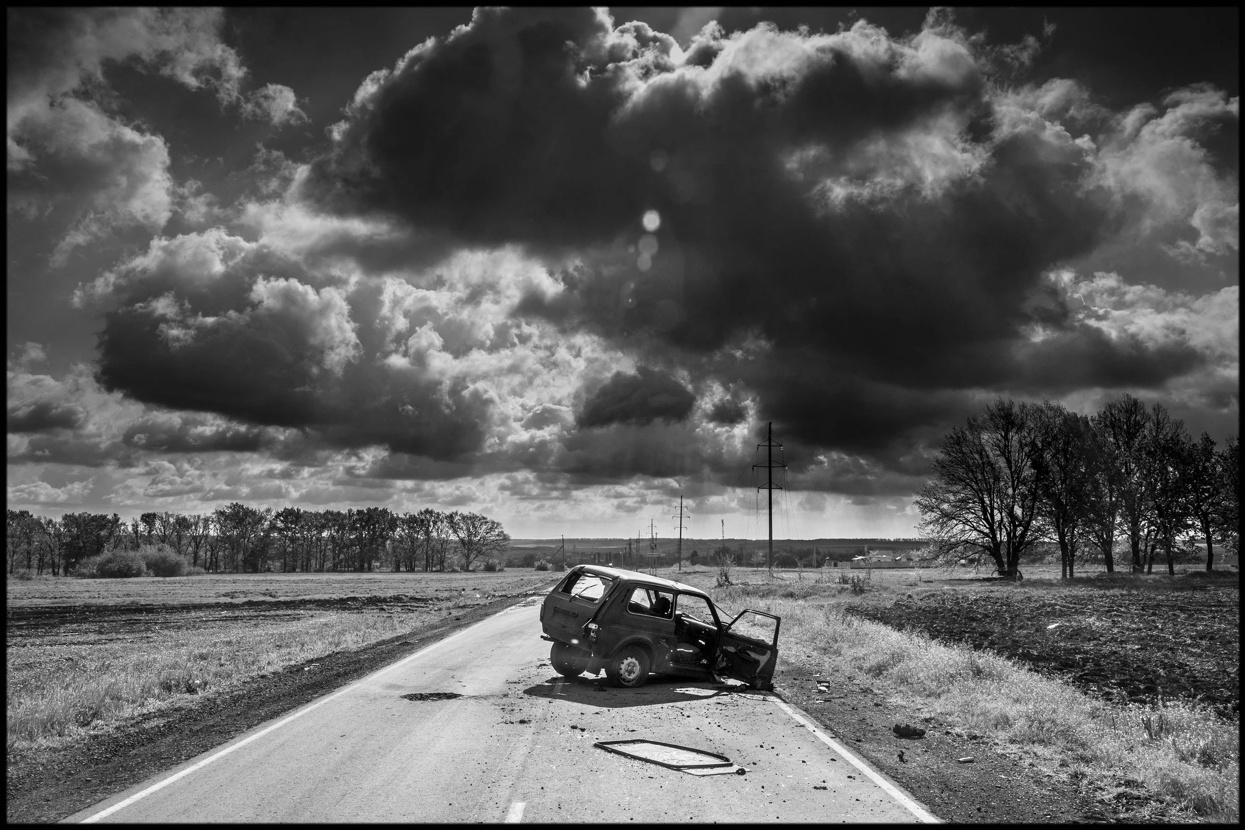 UKRAINE_THE ROAD TO VIKHIVKA.14.jpg