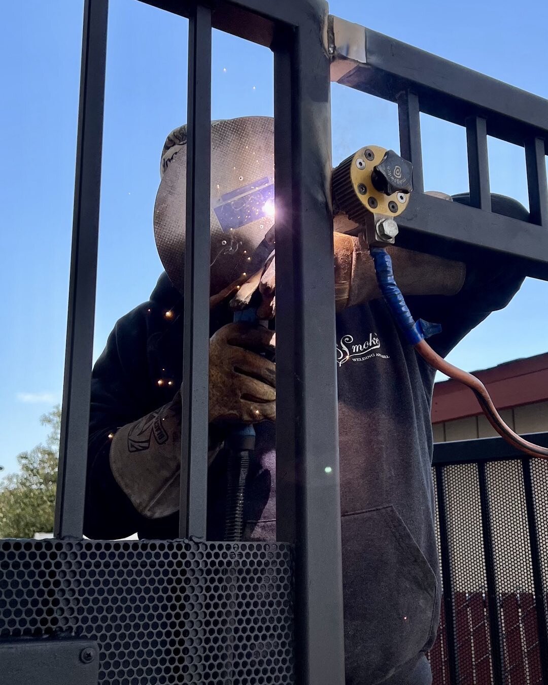 Welding up a gate after we adjusted it and leveled it. Protected by @upinsmokeweldingapparel 
@cmrfabrication hood
.
.
.
#welder #welding #fabricator #weldred #lincolnelectric #vantage322