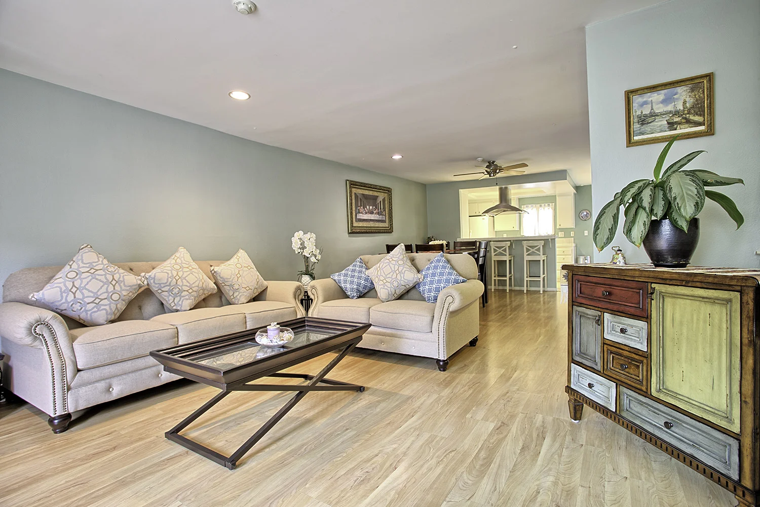 Real Estate Living Room.jpg