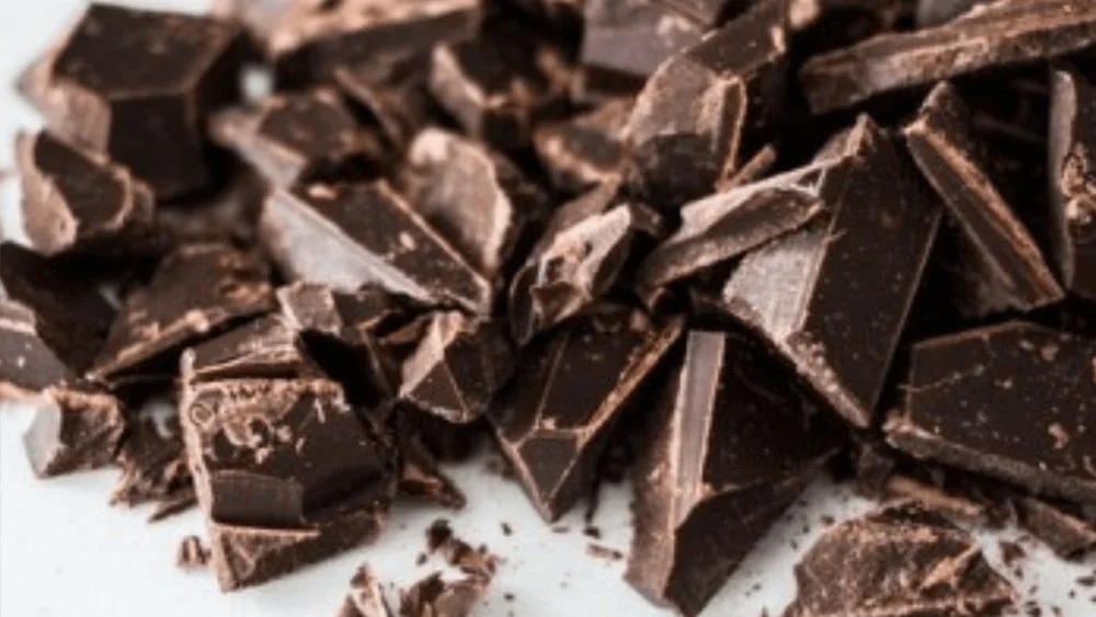 brokken donkere chocolade