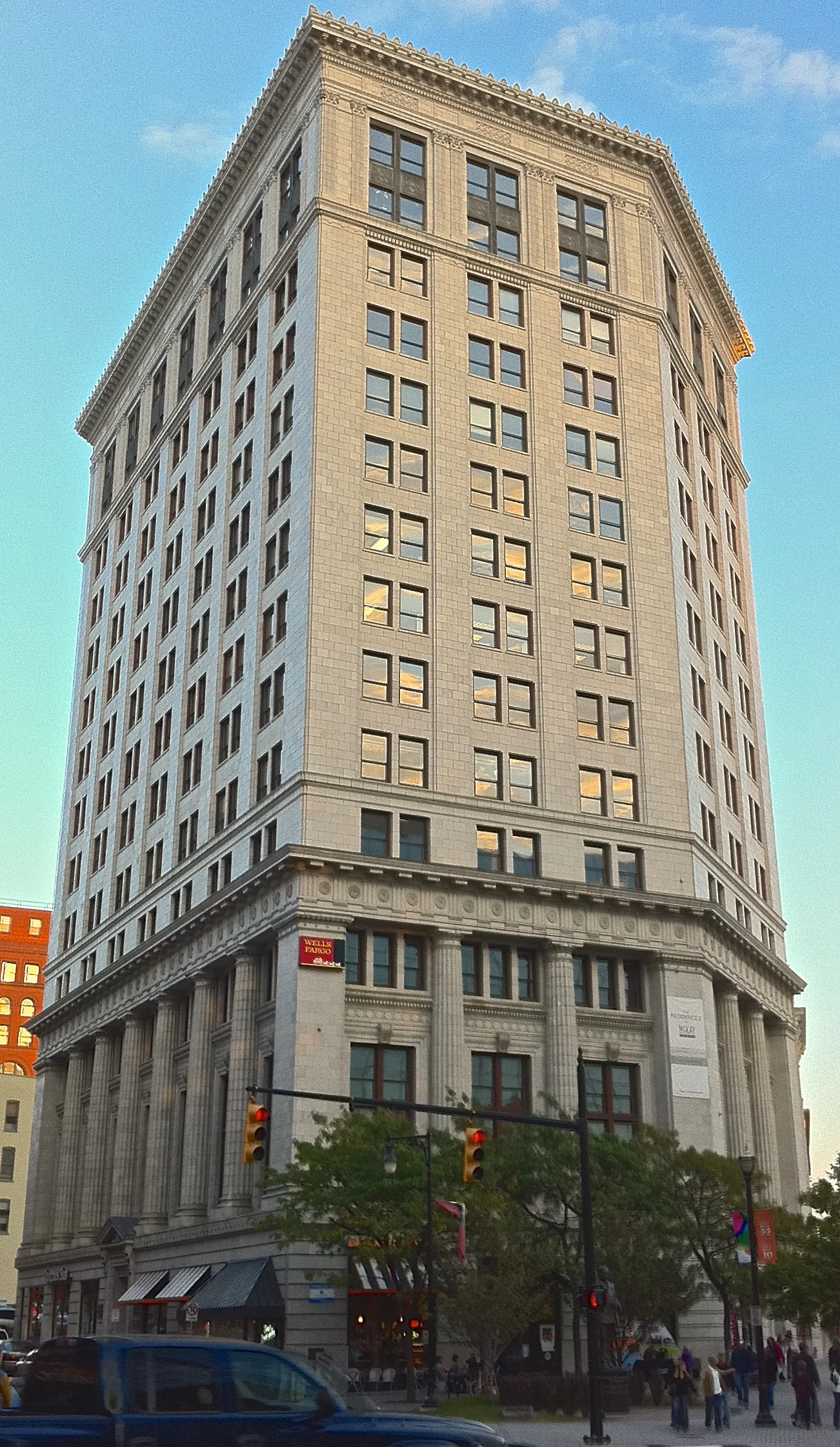 McKay_Tower,_Grand_Rapids.jpg
