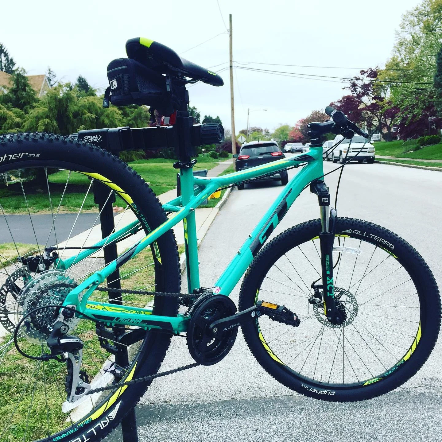 Street sweepin&rsquo; 🔧😎👍 Bike shop closed? Or otherwise let you down? Hit up the best in SEPA mobile bike repair. Typical bike shop rates with none of the hassle. There&rsquo;s a better way to get bike service. Easy Rider Repair Co. comes to you!