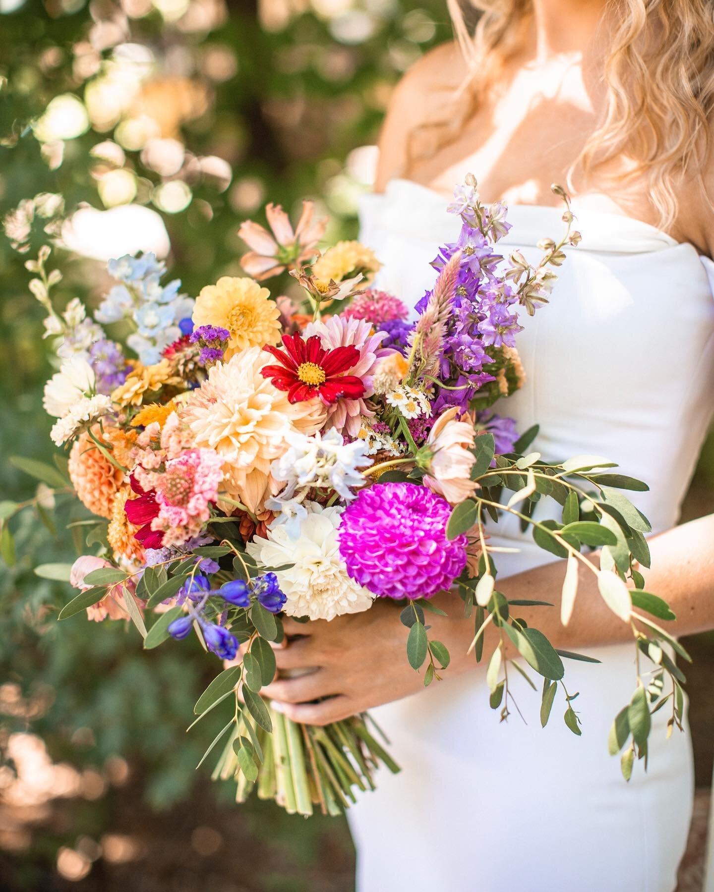 This bridal bouquet from last month was everything! 😍 The bride wanted all the colors and boy did it make an impression. 
.
Photos by @travishoehne 
.
.
.
#bridalbouquet #weddingflorals #sonomacountyflorist #healdsburgflorist #weddinginspiration