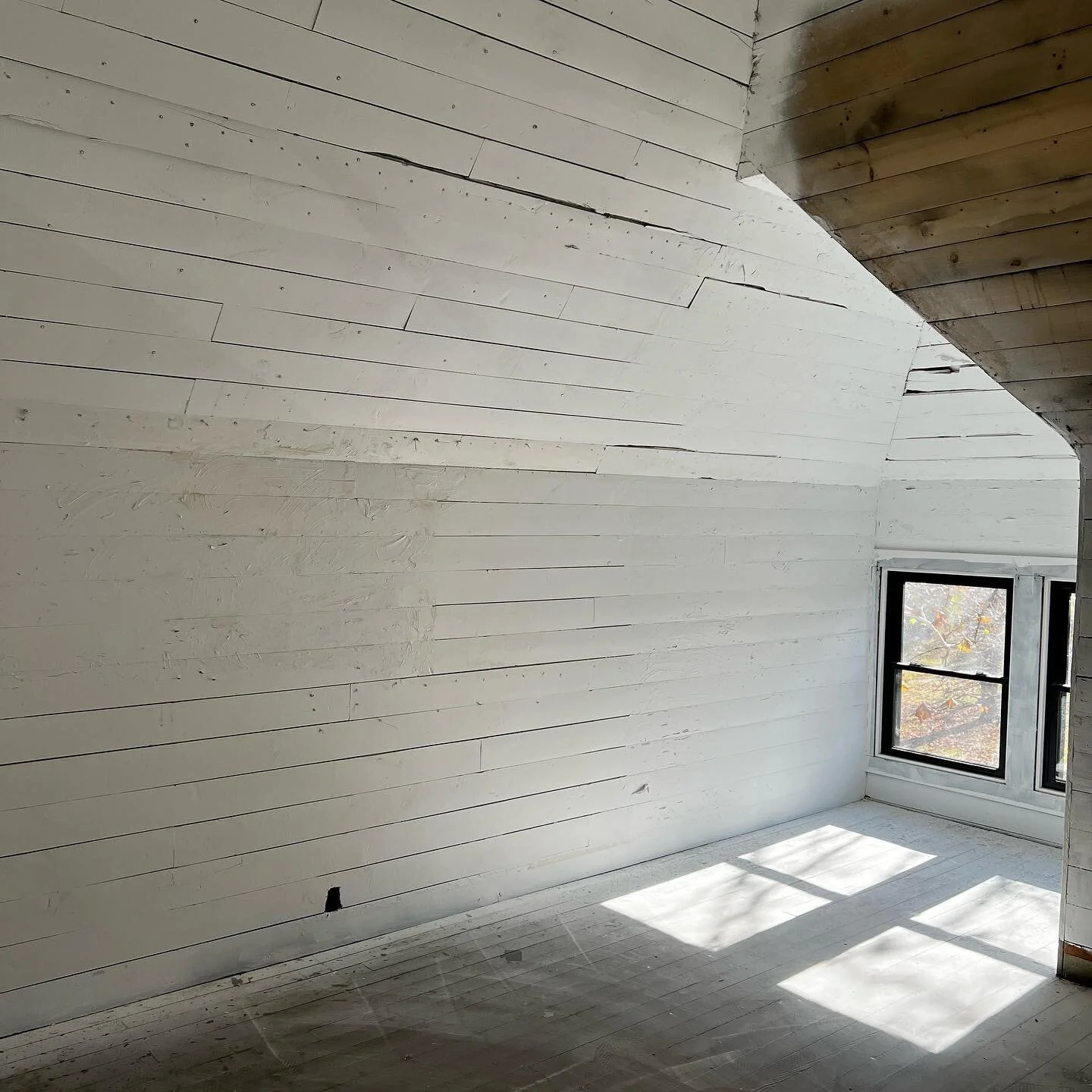 Have been away for awhile, now getting my studio temporarily set up to to work on some new projects!! 
.
.
.
.
#studio dio #reliefprintmakingstudio #artistsrudio #artistspace #printmakersstudio #reliefprintmakingstudio #studiospace #creativespace