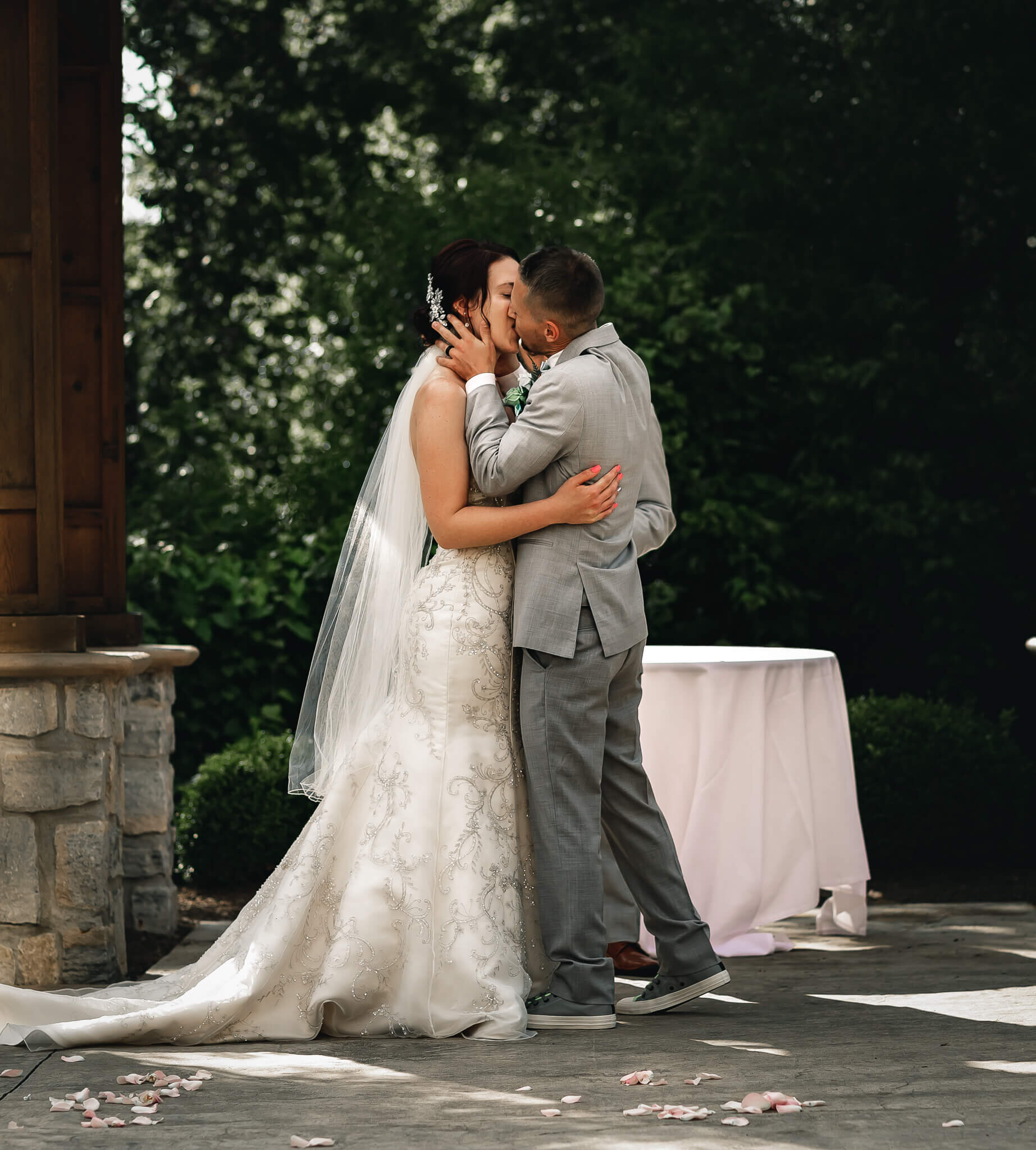 bride-groom-first-kiss-cincinnati.jpg