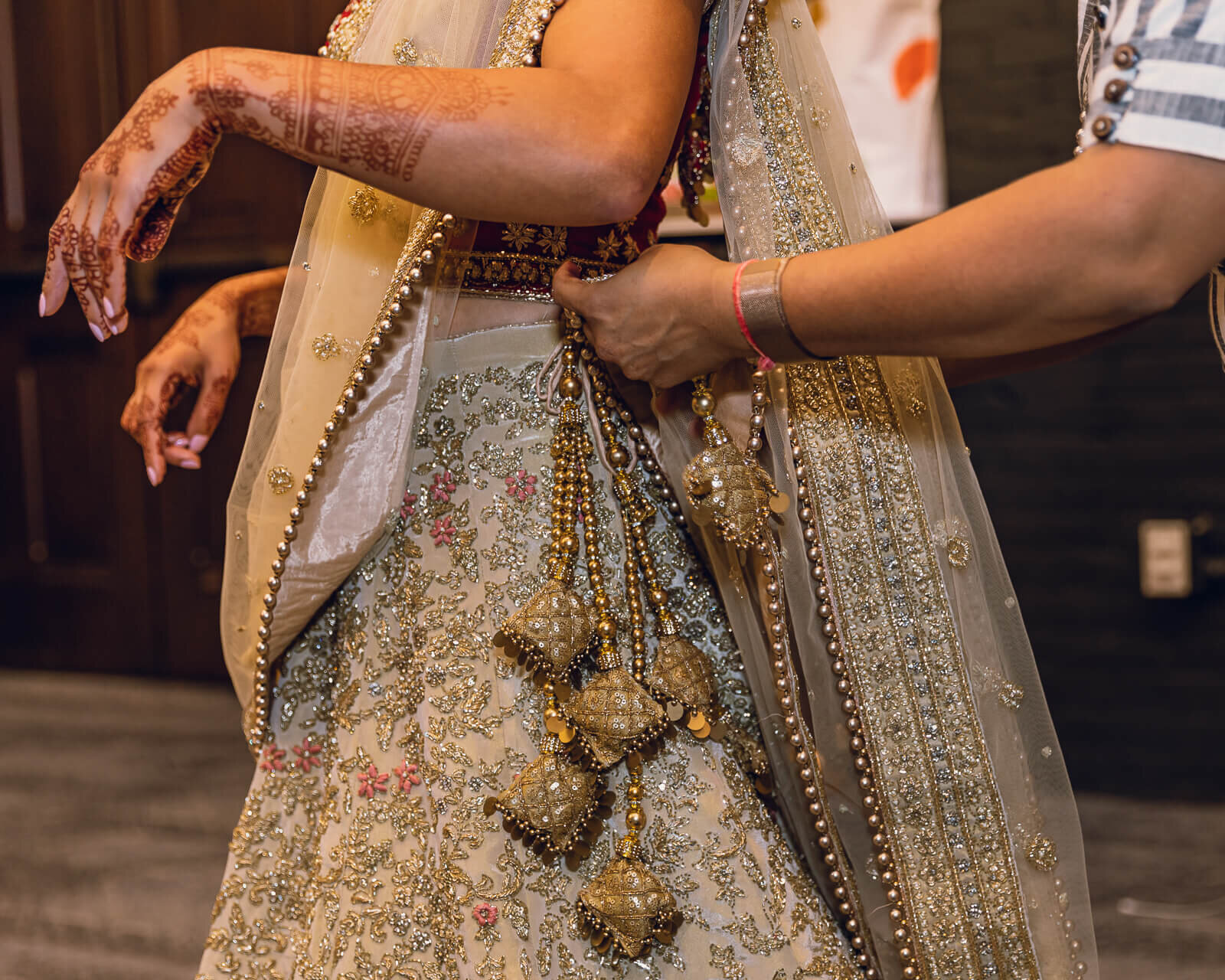 gold-wedding-dress-saree-details.jpg