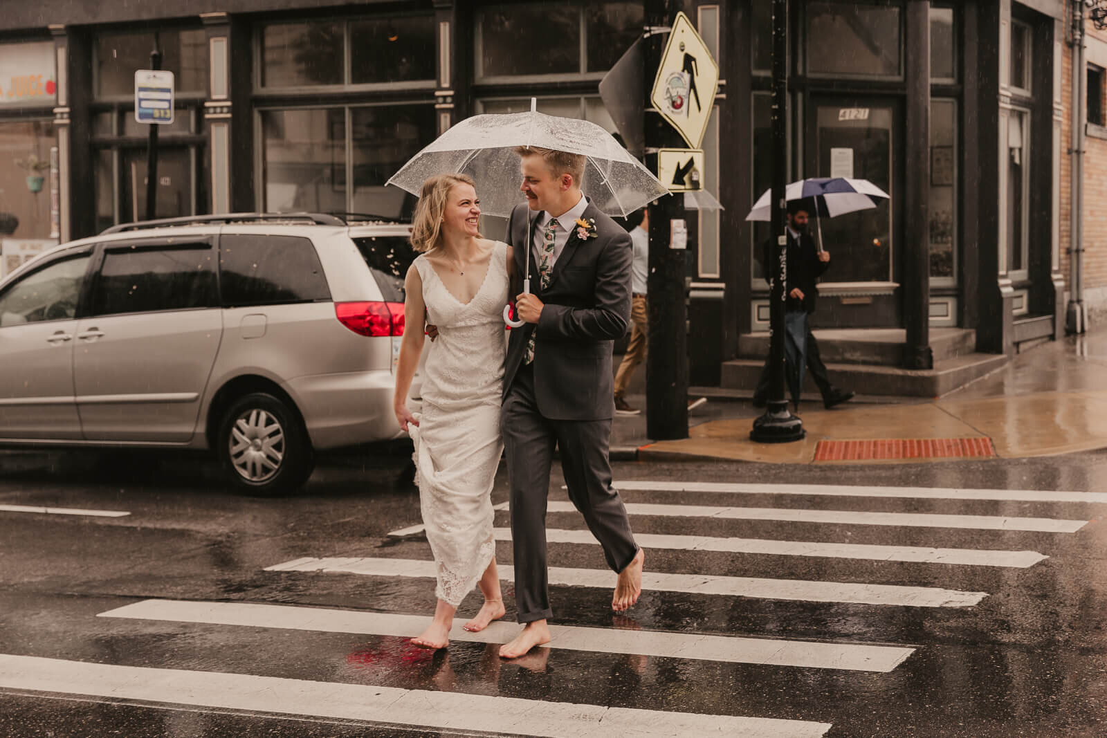 rainy-wedding-photo-ideas.jpg