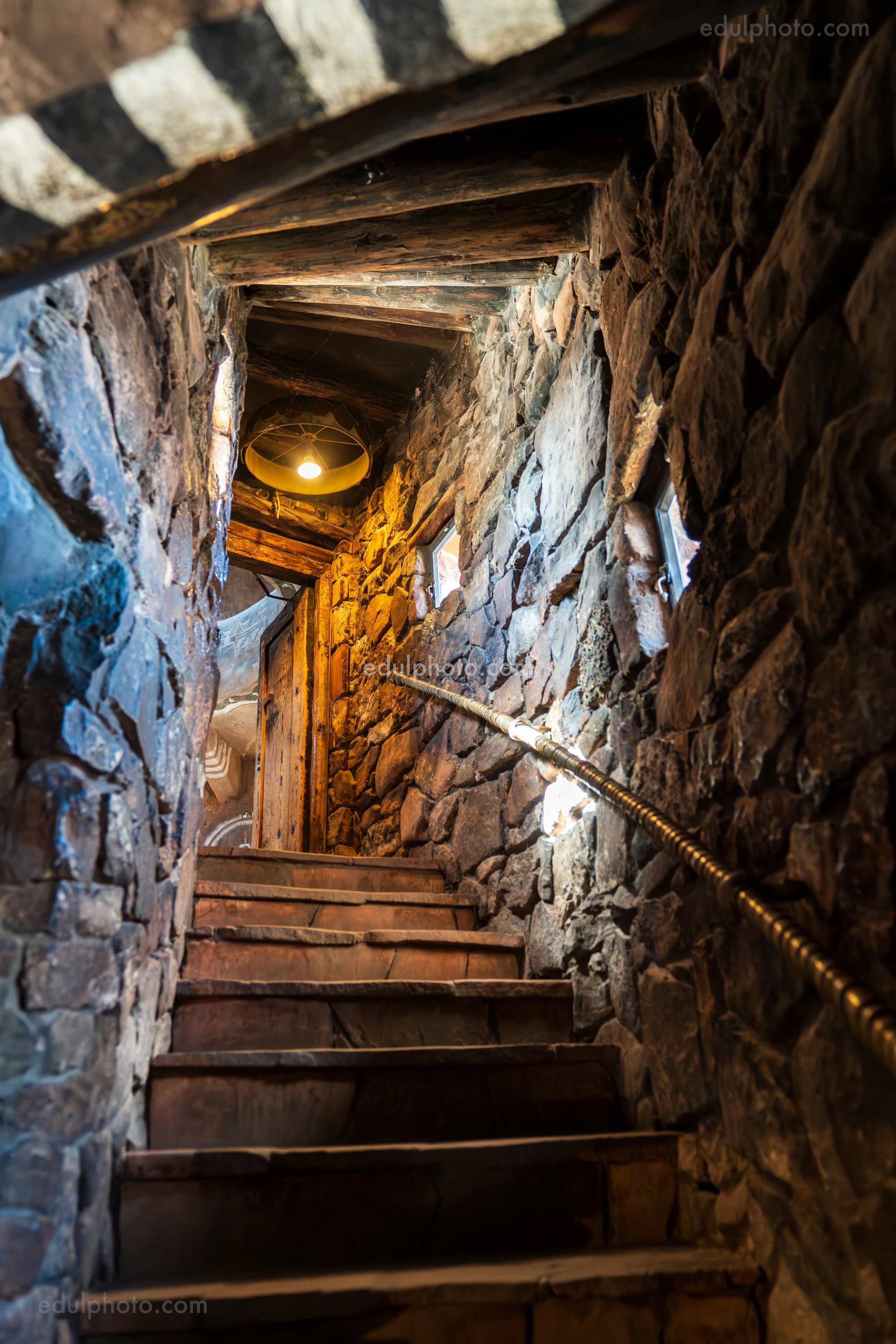  24mm F2.8 1/200 ISO2000 