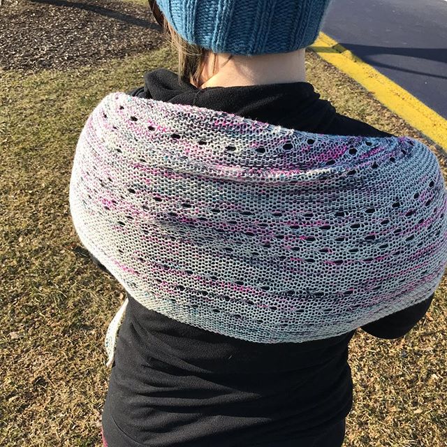 Knit in wool/nylon by @wyldkit.
Shawl is available in exchange for a donation of $40 or more to Pack Your Back, which helps kids in #Flint & beyond. Donation link: https://secure.givelively.org/donate/pack-your-back/knitters-for-flint Email knittersforflint@gmail.com to check availability.
#knittersofinstagram #knittersforflint #knitthewave